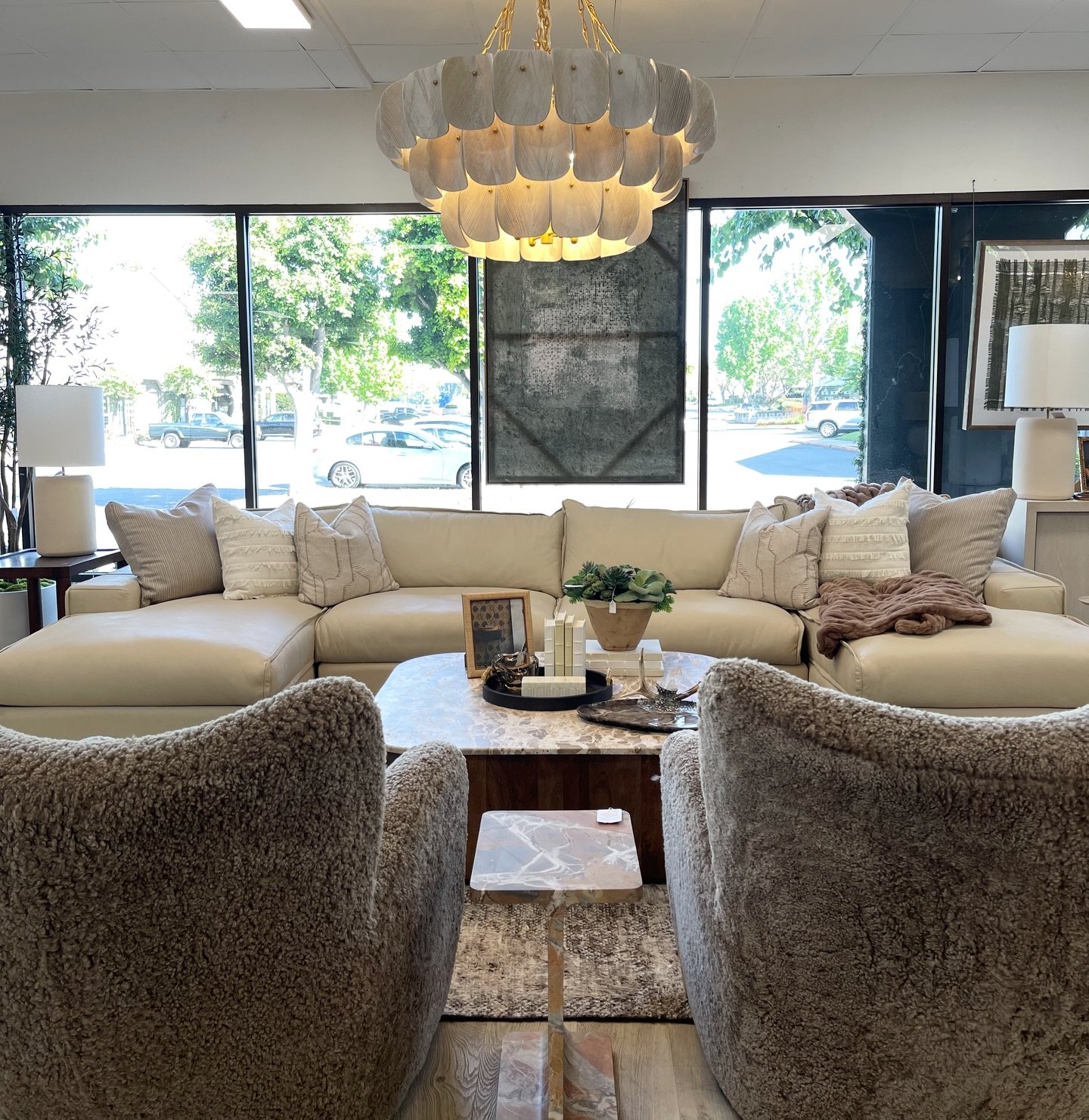 Bring your clients to DRC and let our vignettes do the talking!
With more styles, shapes, and colors,we help you and your clients discover exactly what fits your vision and their needs✨🙌🏼 

We are the design RESOURCE you can trust! 

Happy Designi