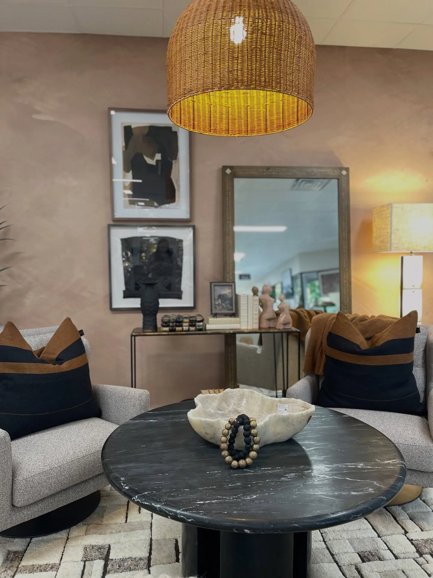 New vignette just dropped!!💫 

Why settle for anything less than a true design RESOURCE? At DRC, we switch things up every week on the floor&mdash;so there&rsquo;s always something new to spark your inspirtation for your next project.🥰

Come get 