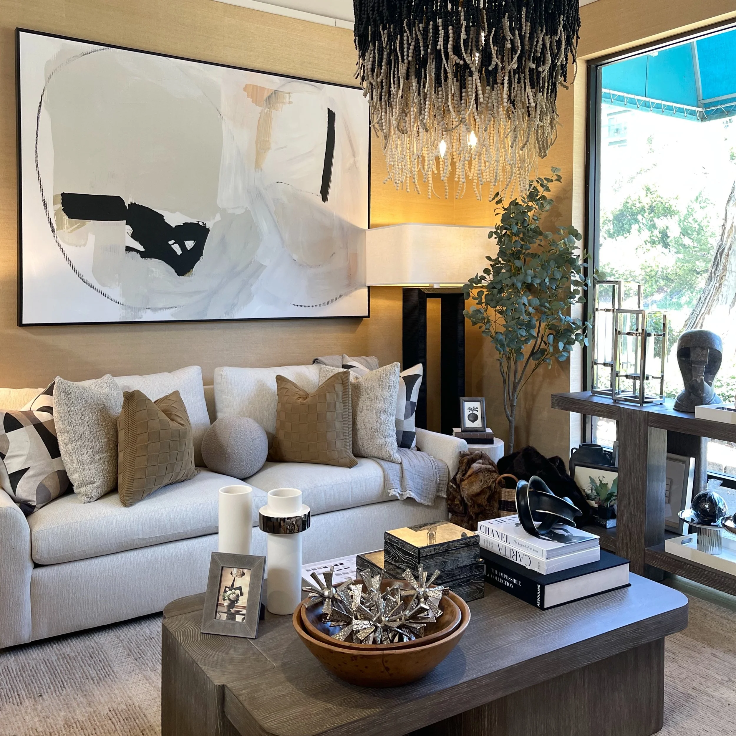 The sofa you choose in your design sets the baseline for the overall atmoshpere✨ 

Let us help you find the one that goes with your vision. Our DRC team can be the furniture specialist you dont have on your payroll🥰 

We love to be your favorite RES