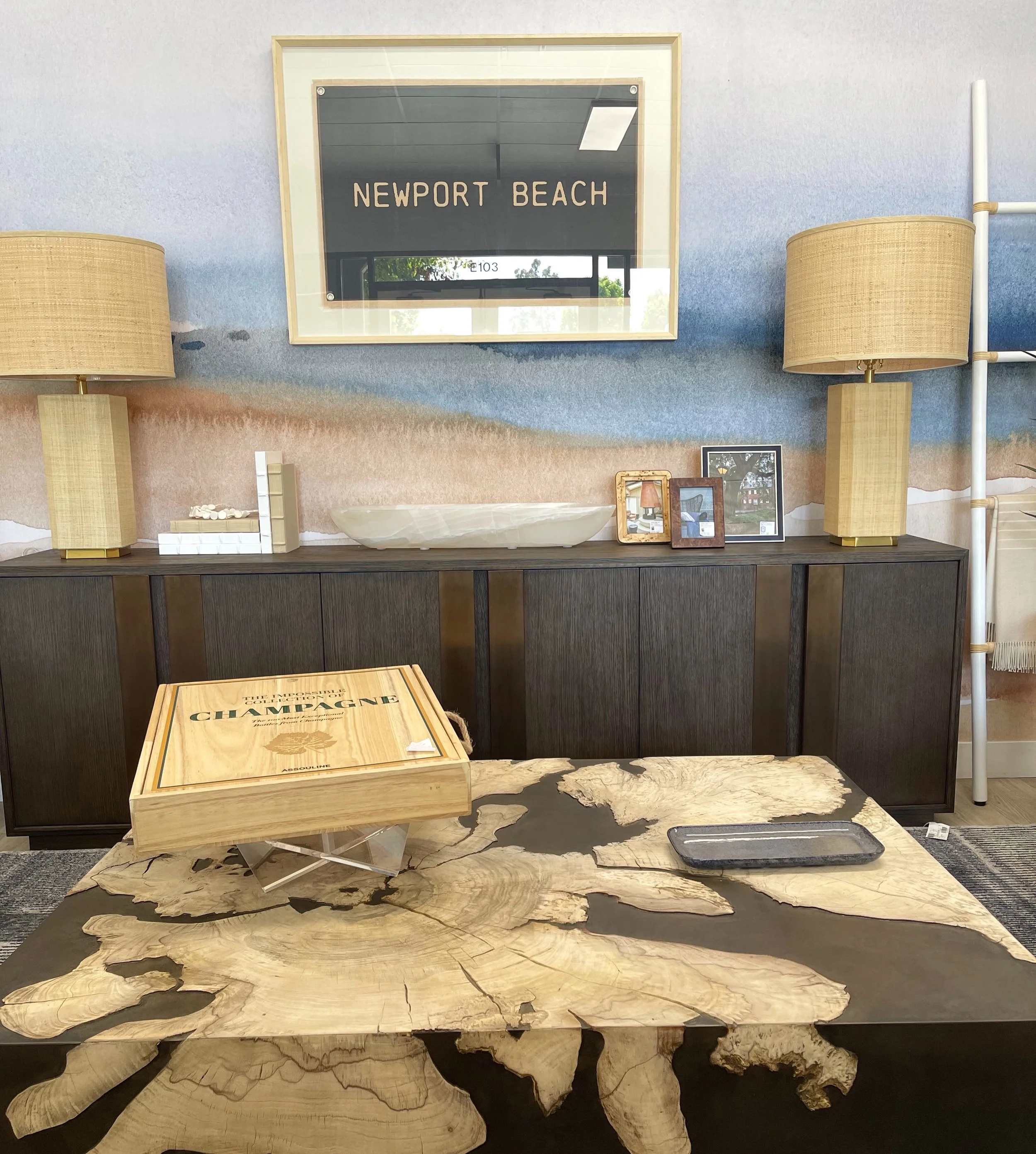 Our floor changes every week!😍 

There&rsquo;s always something new to discover &mdash; fresh pieces, updated vignettes, and new inspiration waiting in the showroom✨ 

Come visit us and see what&rsquo;s new on the floor  to kick off your week the 