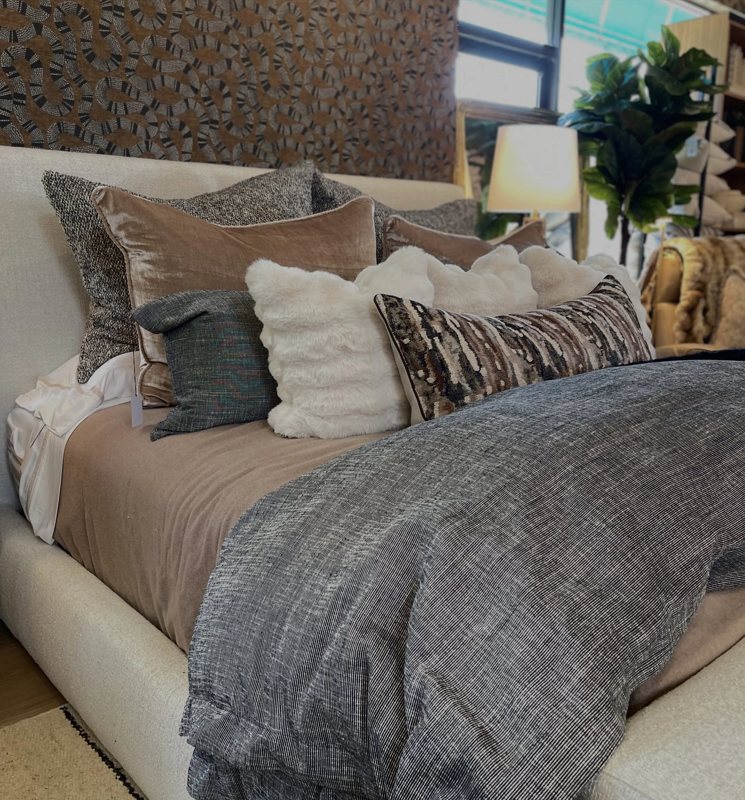 Bright and light, dark and moody, and anything in between&mdash;we&rsquo;ve got your back for whatever bedding aesthetic you and your clients are dreaming up✨ 

Tell us your vision and we&rsquo;ll help you bring the whole look together seemlessly. We