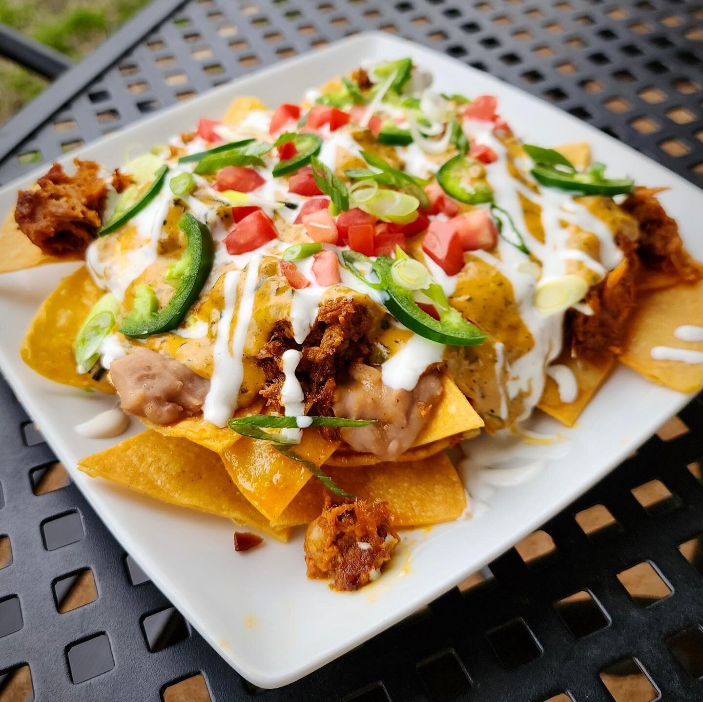 ✨Breakfast Nachos✨
Breakfast Nachos, or as our customers like to call it our &ldquo;Chilaquiles Americanos&rdquo; are coming in clutch for the Super Bowl this weekend! 🏈🏈 Tortilla chips piled high with pulled pork, refried beans, two fried eggs, qu