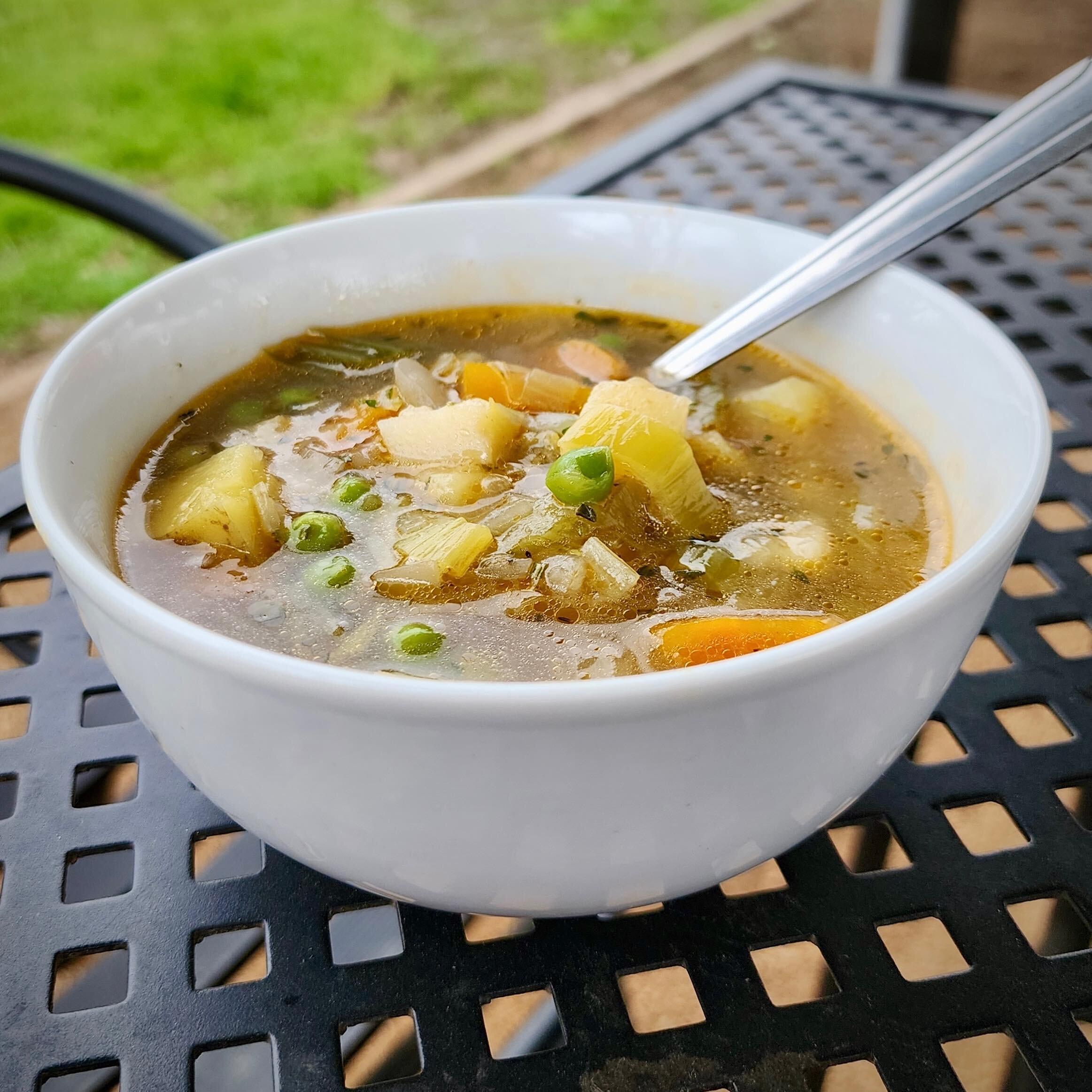 🍀Irish Farmhouse Soup🍀
A potato and leek soup with carrots, peas, onion, and celery all simmered in a flavorful broth that is deliciously hearty! Keeping with the St. Patrick&rsquo;s day theme our soup of the week Irish Farmhouse 🥣 Come by today a