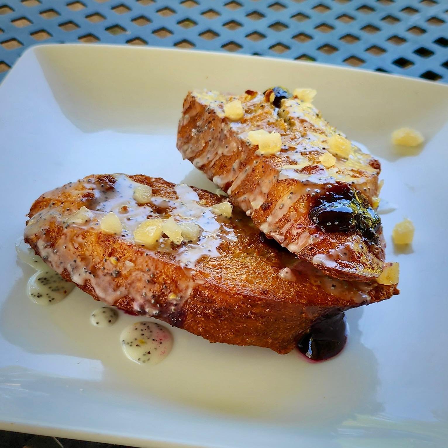 ✨Lemon Poppyseed Blueberry French Toast✨
We are featuring some of our favorite specials as we inch closer to Memorial Day next week so we had to include our Lemon Poppyseed Blueberry French Toast! Sweet blueberry compote stuffed inside our perfectly 