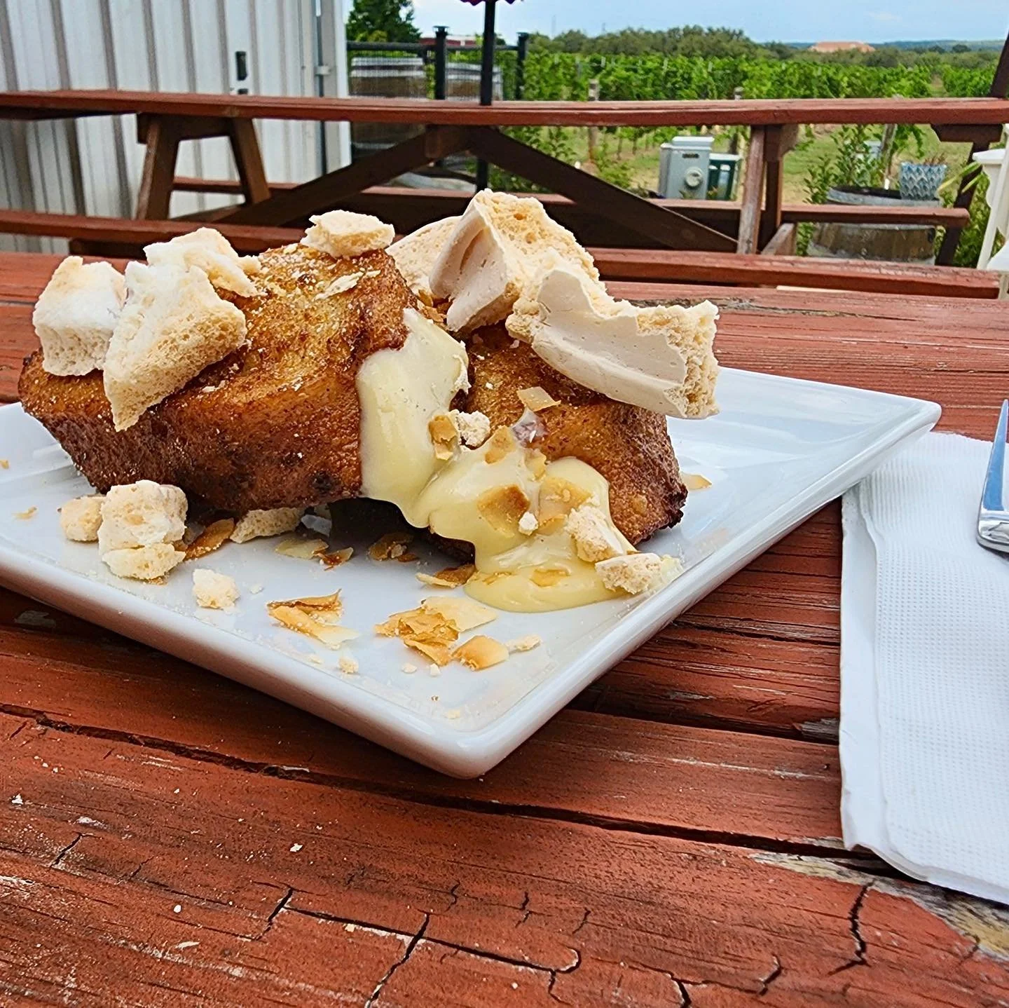 ✨Coconut Cream Pie French Toast✨
Before we say goodbye to summer, coconut cream pie must be had and this is the version we like best. Our French toast stuffed with homemade creamy coconut filling, topped with a light, velvety meringue that&rsquo;s pe