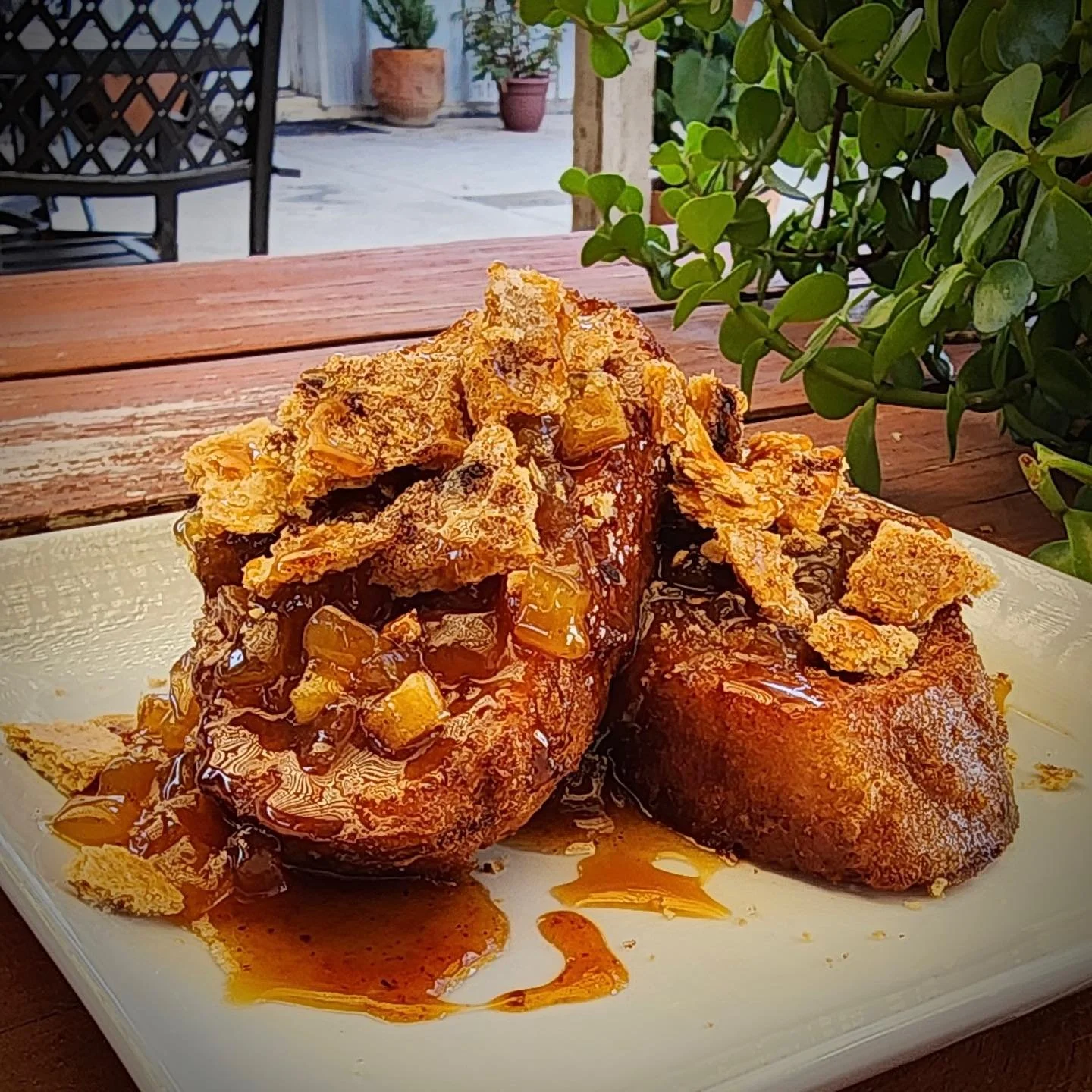 ✨Salted Caramel Apple French Toast✨
Our tastebuds called and demanded Autumn flavors and at Cast Iron Punk we listen to our tastebuds. This week&rsquo;s special is our Salted Caramel Apple Pie French Toast! Our French toast topped with apple compote,