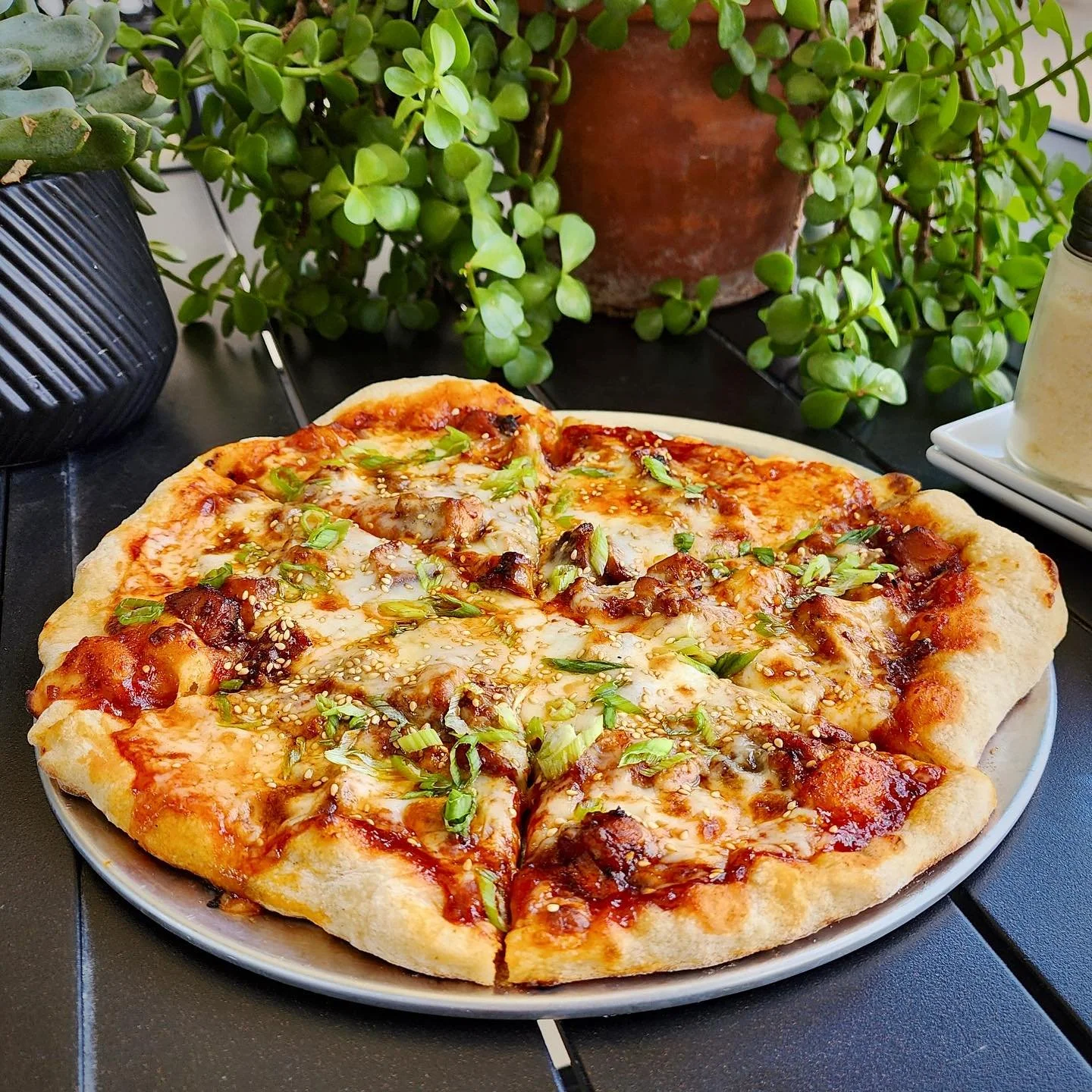 🍕Korean Chicken Pizza🍕 
Tangy heat and a little bit sweet, this week&rsquo;s special is the result of Alex craving Korean fried chicken on a pizza. Gochujang sauce, sesame glazed chicken, mozzarella cheese, green onion, sesame seeds and finished wi