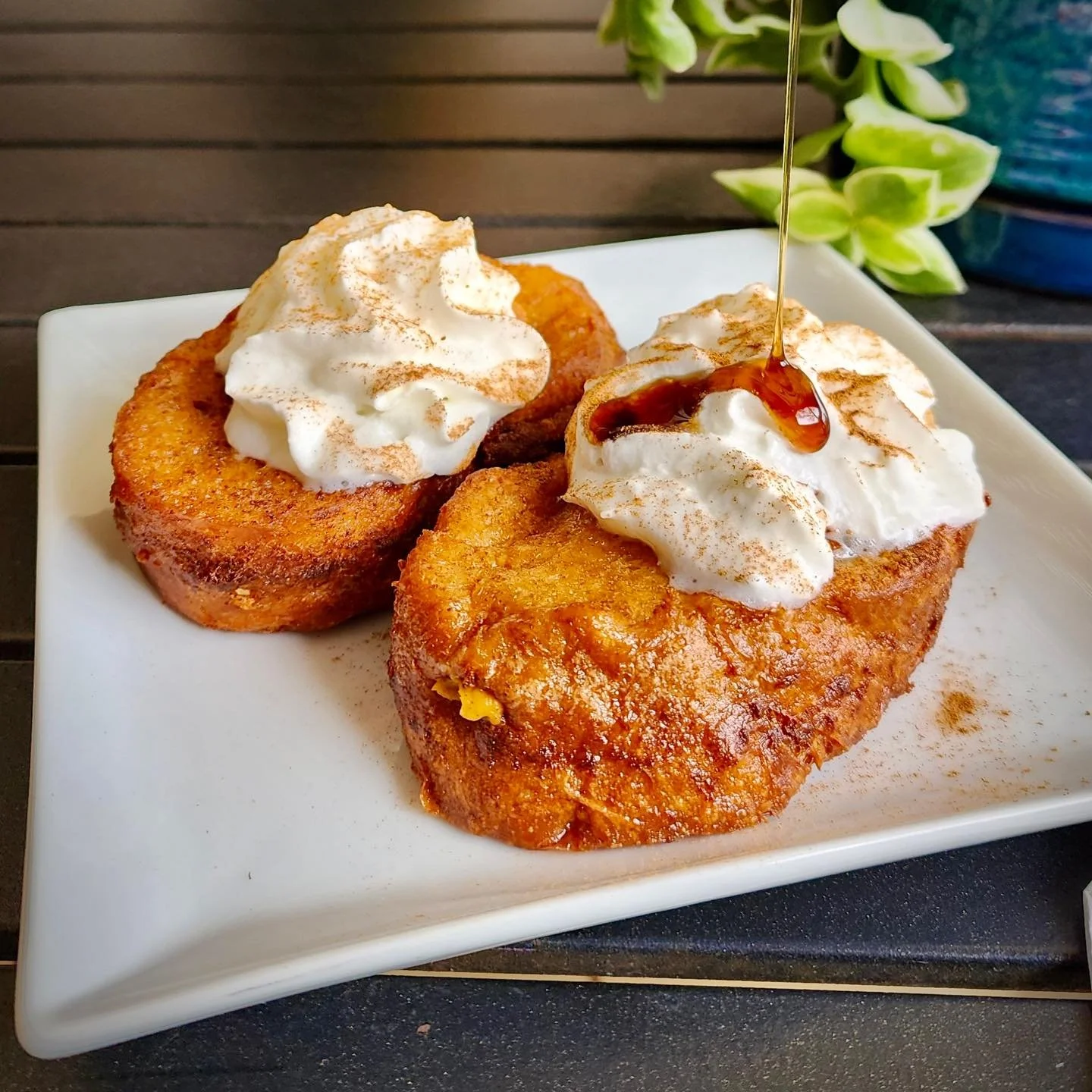 🍁Pumpkin Spice Latte French Toast🍁
French toast stuffed with pumpkin pie cheesecake filling, covered in espresso maple syrup, whipped cream and pumpkin pie spice. Yes, fall is almost over, but our Pumpkin Spice Latte French Toast is for life! Come 