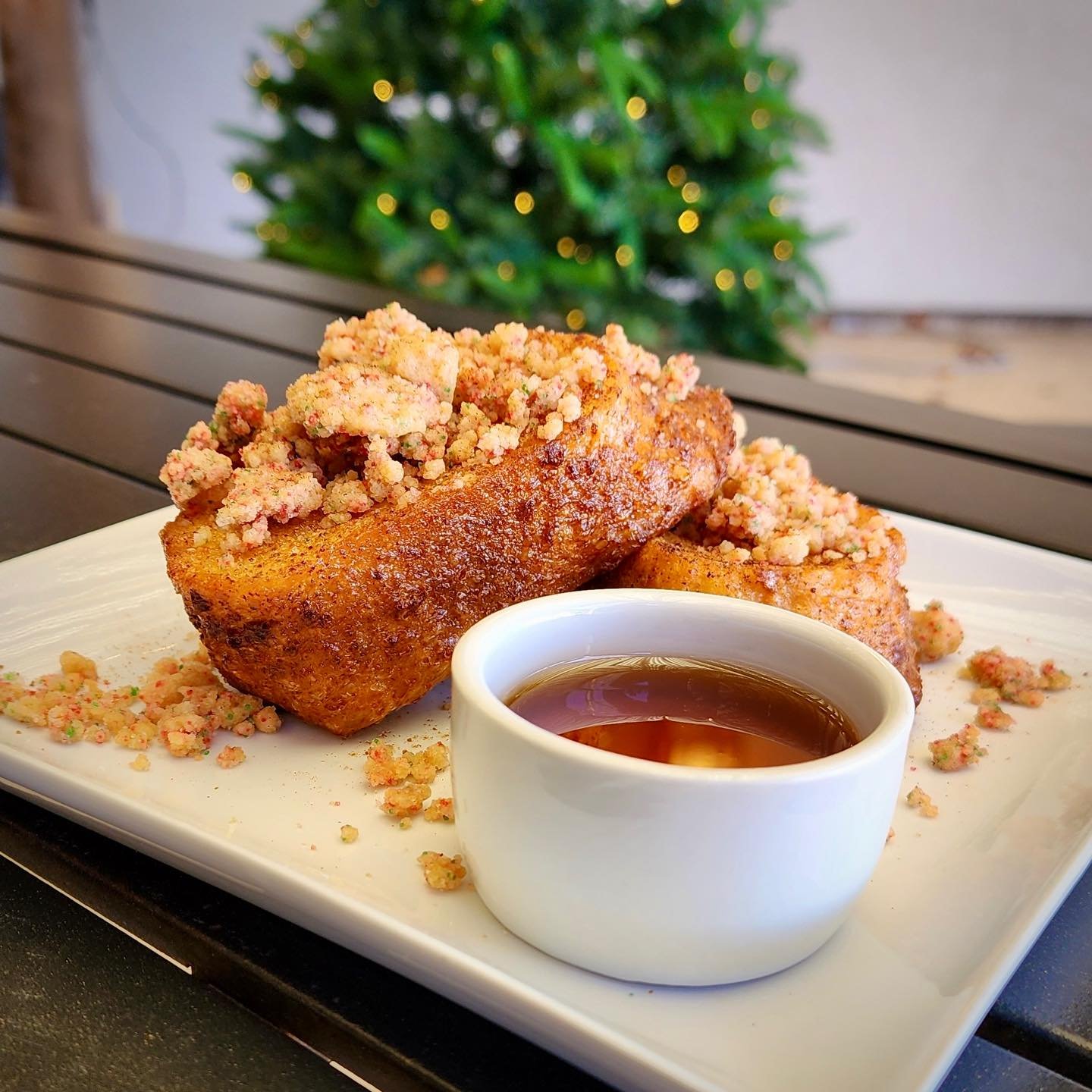 🎄Eggnog French Toast🎄
For all the eggnog lovers out there this one is for you! Homemade vanilla bread soaked in creamy eggnog, fried up to perfection, and topped with a cookie crumble. Come try our Eggnog French Toast this week before we close for 