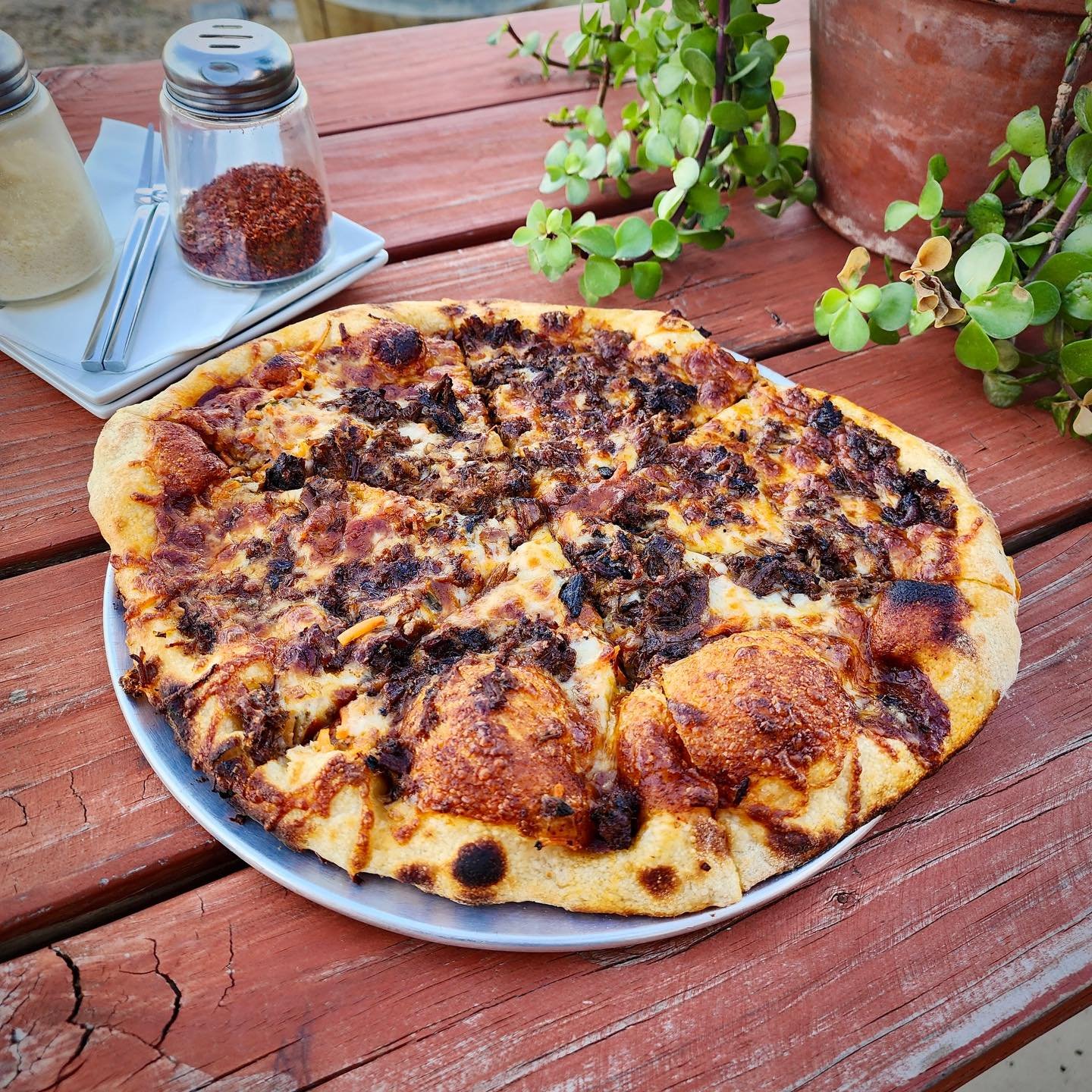 ✨January Specials✨
Our new specials are available now till the end of January and we can&rsquo;t wait for you to try them all! 

🍕Brisket Enchilada Pizza 
Prime smokey brisket, house made enchilada sauce, quesadilla and Oaxaca cheeses, carrots escab