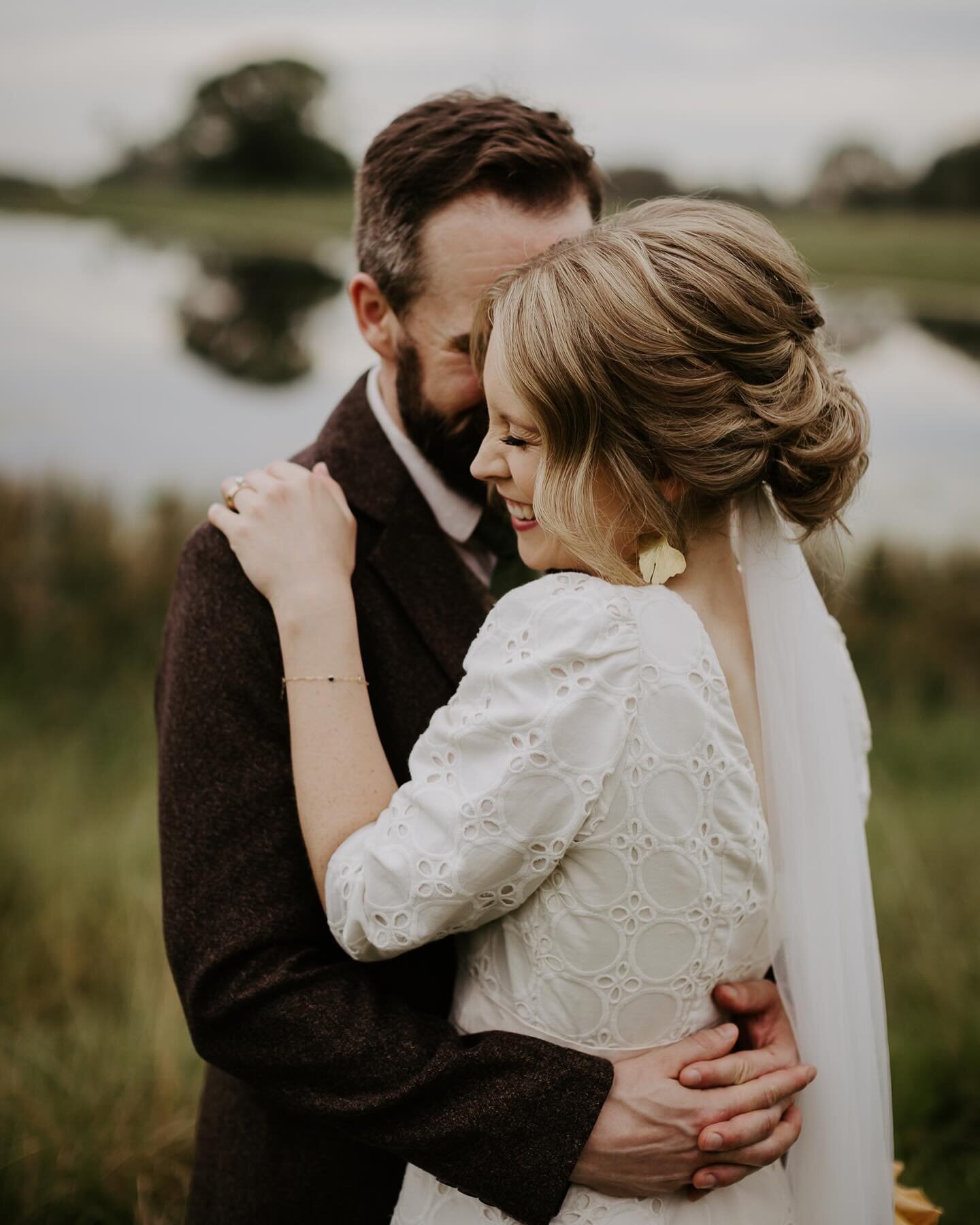 ~ Ella &amp; Drew~ Some belated love for this one. The colours &amp; soft light of this day were so lovely. 

Venue - @yandinastation 
Florist - @willowbudflowers 
Celebrant + MC - @danfordcelebrant 
Band - @radioclubband 
Cake - @chocolate2chilli 
M