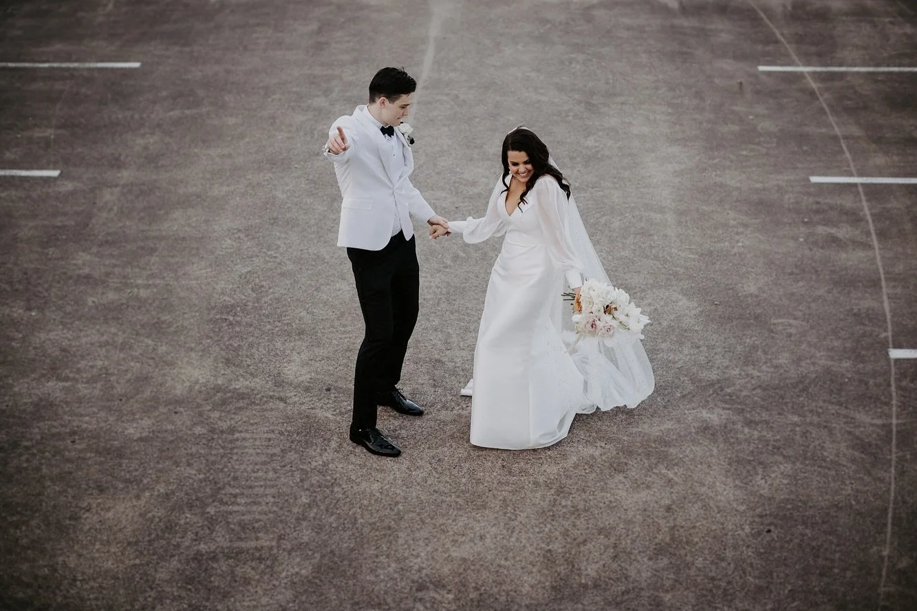 A little flashback &amp; well overdue wrap-up of Nikkie &amp; Mitch&rsquo;s impeccably styled Brisbane wedding.

As featured on @hellomaymagazine 
Amazing team;
Styling @hausofhera__ 
Flowers @blackandbloom.floralstudio 
Video @nickhargansmedia 
Venu