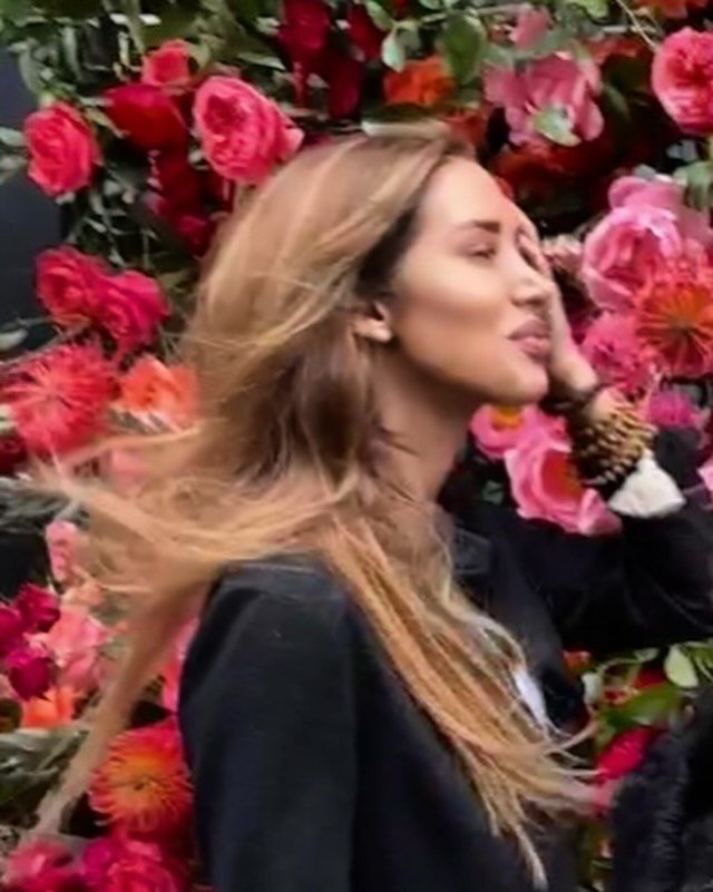 stopping to smell the roses @lewismillerdesign 🌺