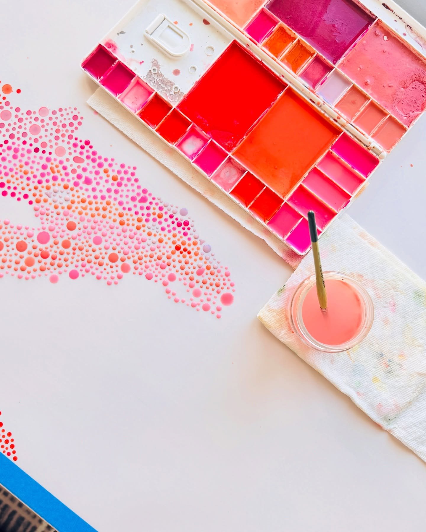 morning magic in the studio 

there&rsquo;s something meditative about building these paintings one tiny dot at a time. mood for this one is somewhere between a sunset and a strawberry sorbet 🍓

#happyart #studiovibes #workinprogress #gouachepaintin