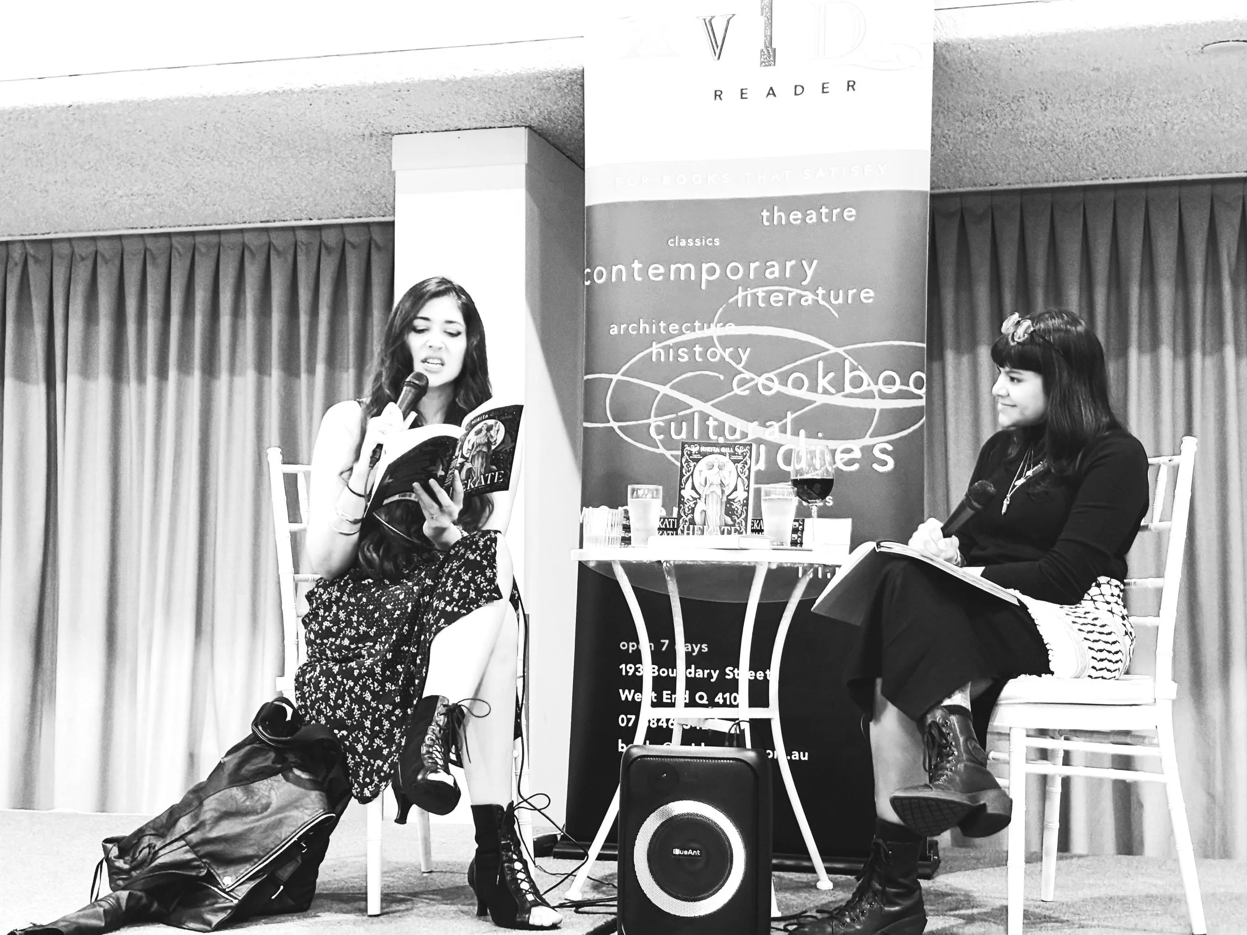 @nikita_gill A powerful voice of feminine wisdom and a delight to spend the evening with. 🙏🏼 

Thank you @avidreader 💙 

#hekate #nikitagill #fightlikeagirl #femininewisdom