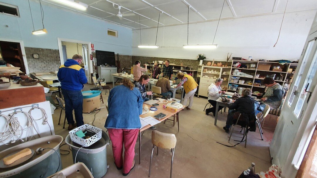 And our third stop was to the Barraba Potters and Craft Guild Inc at the Fuller Gallery, where ceramicist Andrew Parker was warmly welcomed by a fully booked workshop of participants. Such a great day, and many who came had been taught by Andrew many