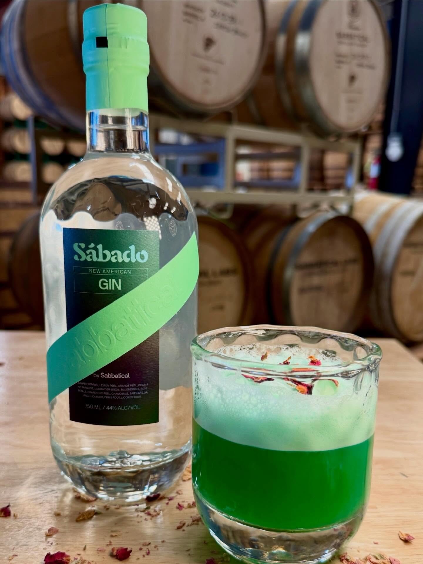 Celebrate St. Patrick&rsquo;s Day 🍀 with a S&agrave;bado Green Fizz 🟢🍸:

Ingredients 
- 2oz S&agrave;bado Gin 
- 1oz Lemon Juice 
- 3/4oz Simple Syrup
- 1/2oz Egg White
- Club Soda
- Food Coloring, Green

Instructions 
- In shaker add Gin, Lemon J