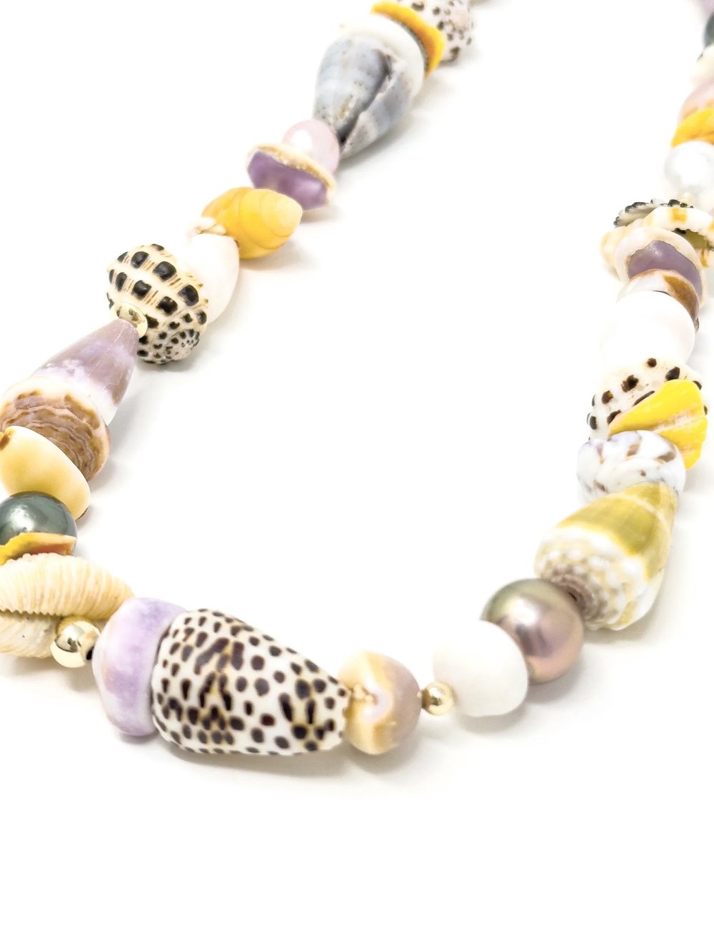 Amazon.com: ATIMIGO White Puka Shell Hawaiian Cowrie Shell  Handmade Hawaiian Cowrie Shell and Pearl Necklace display picture 1