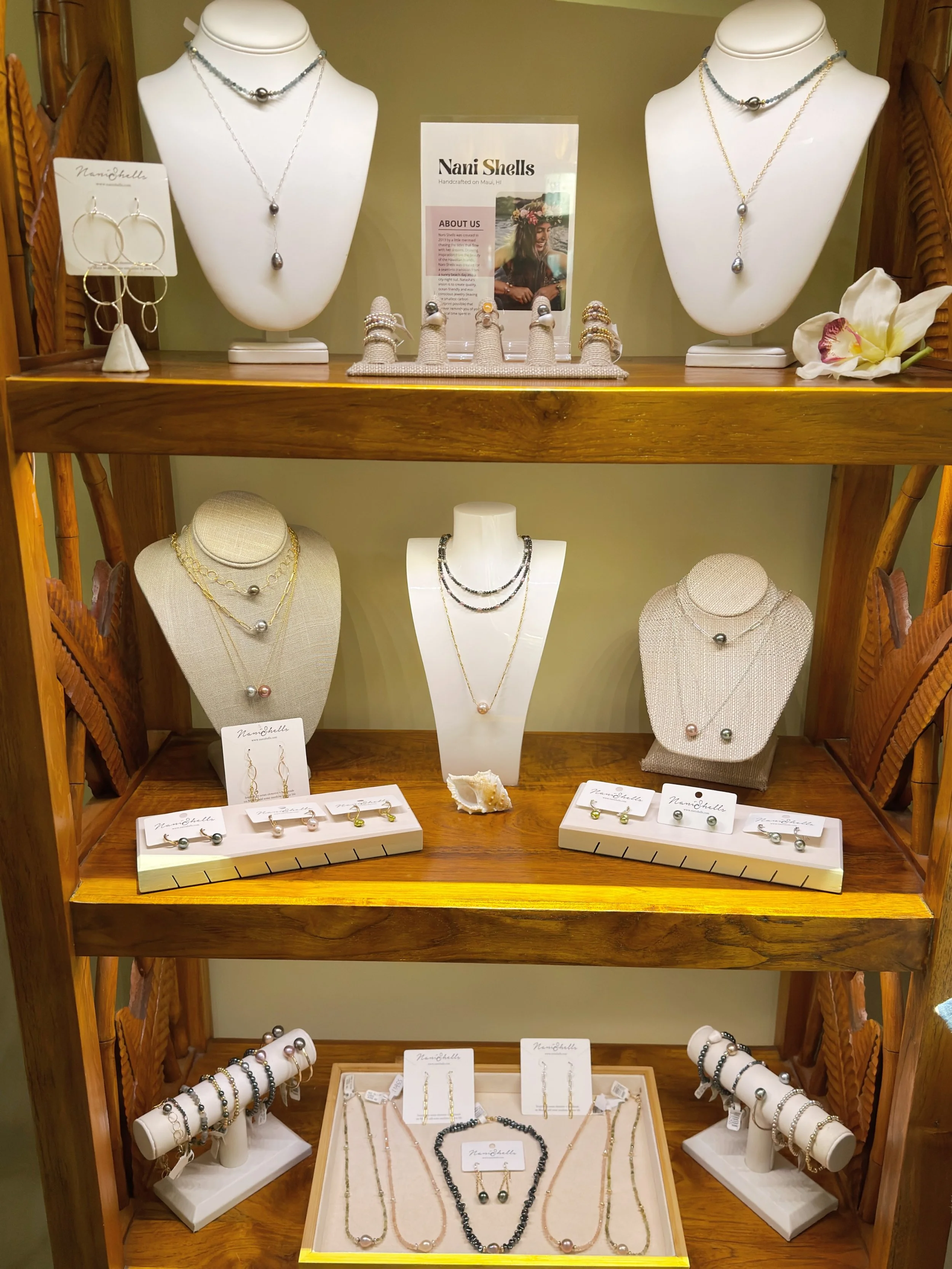 The @ritzcarltonkapalua spa has been restocked with Nani Shells jewelry 🖤 so grateful for their support over the years!

#kapalua #kapaluagolf #kapaluabay #kapaluashopping #ritzcarltonkapalua