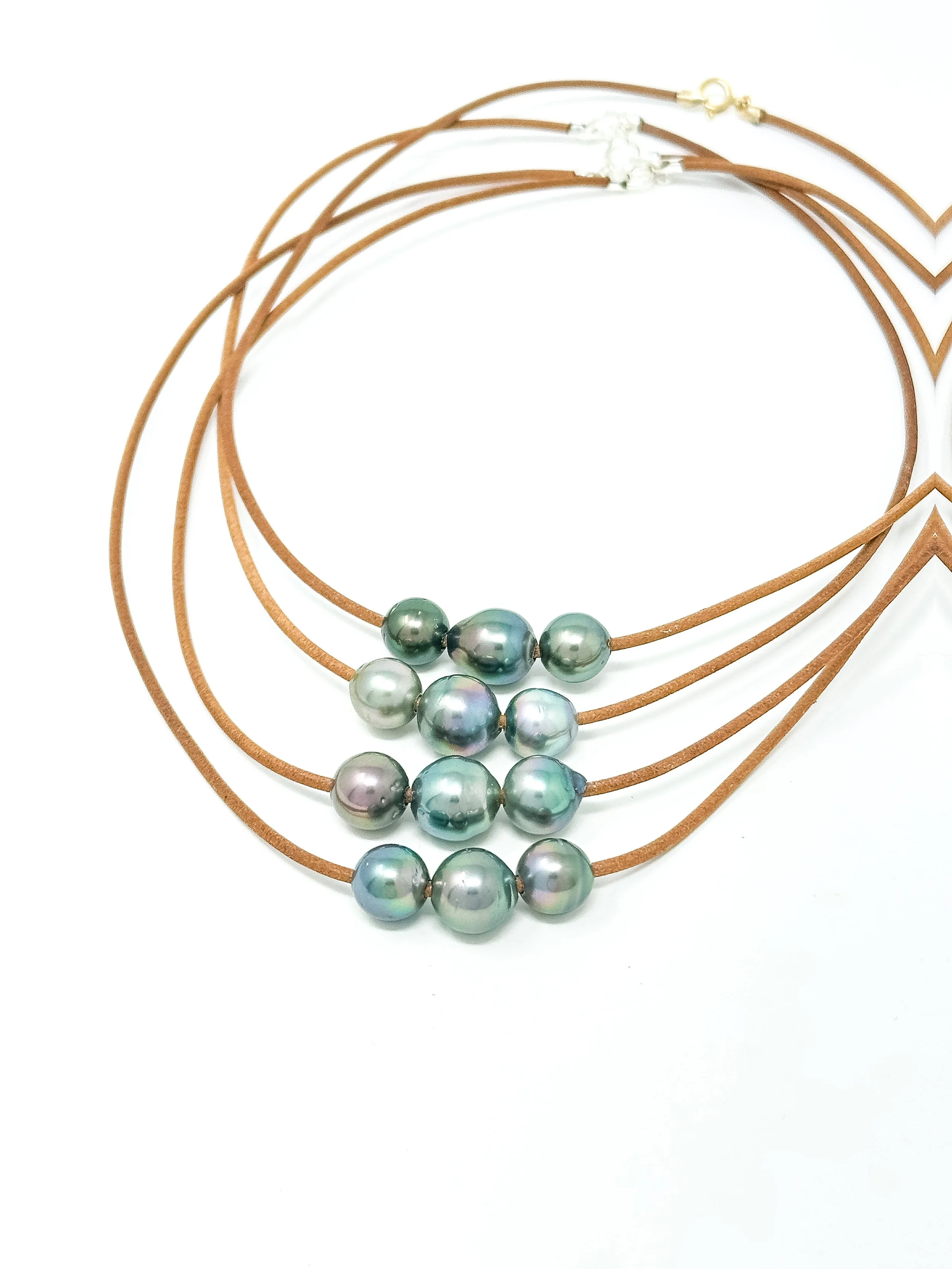 Handmade Hawaii necklace with thin 2mm leather cord and three colorful Tahitian pearls