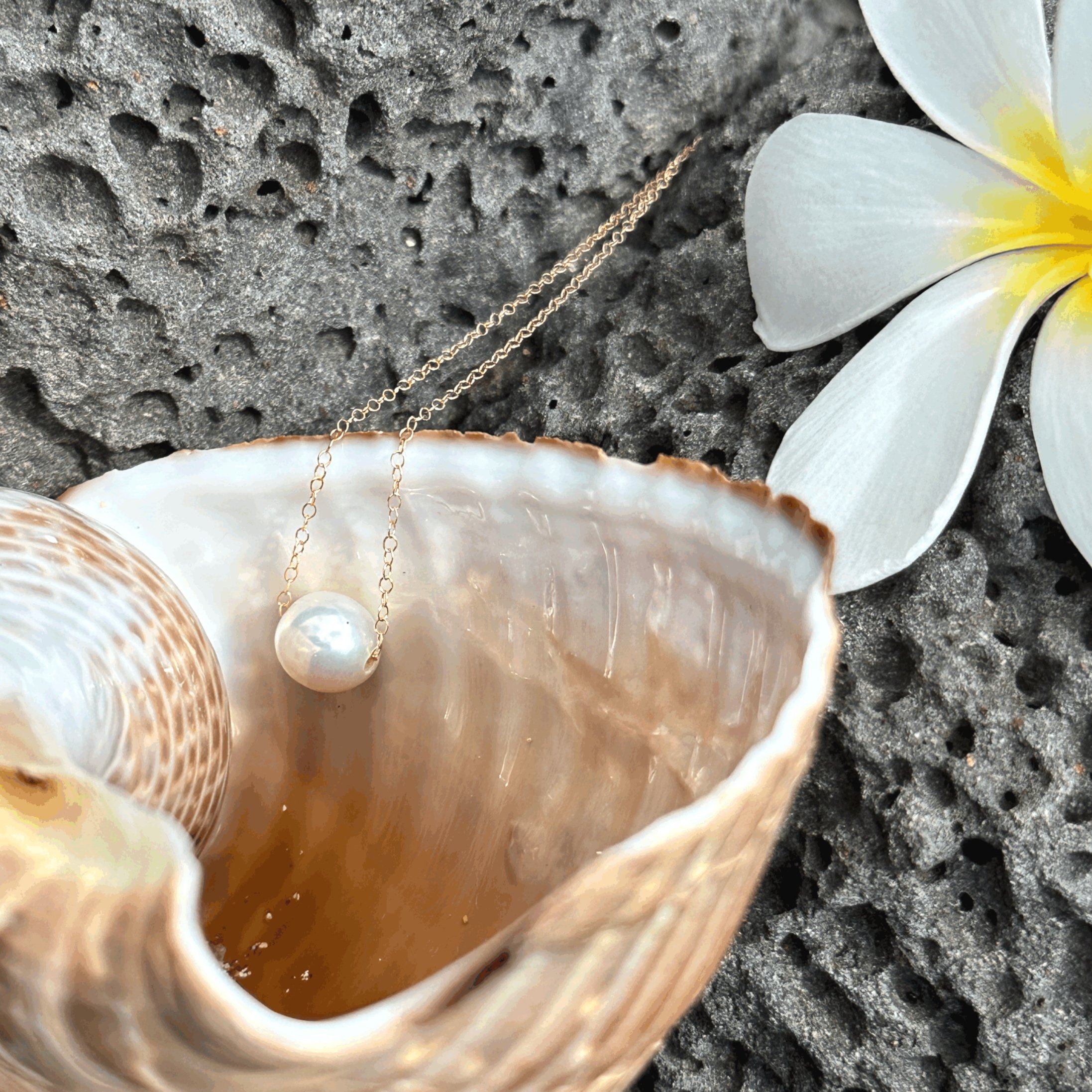 Floating White Edison Pearl Necklace - Natural luster and eye-catching radiance for a sophisticated look.