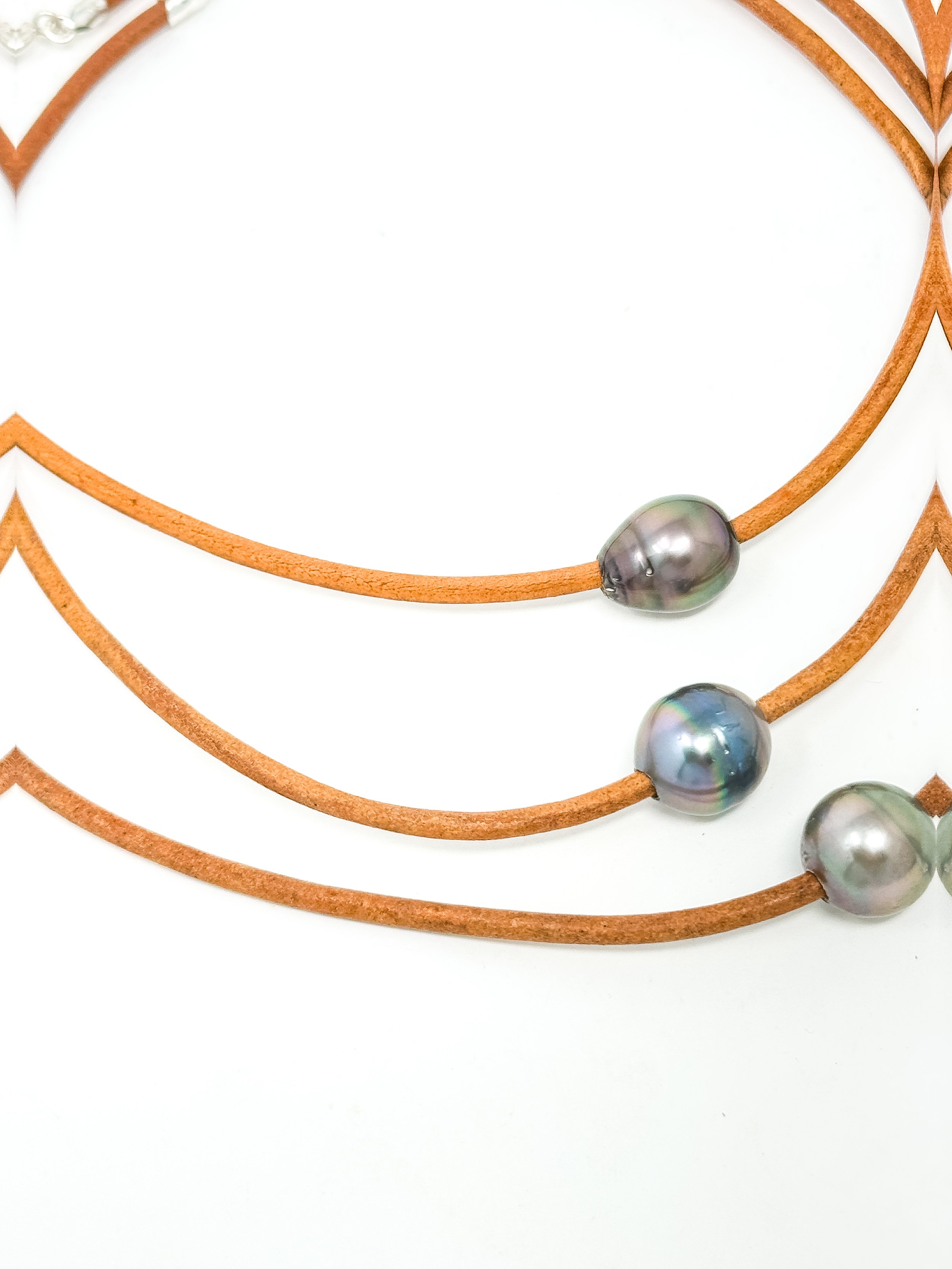 Handmade Hawaii jewelry with natural leather and one large Bombucha Tahitian pearl