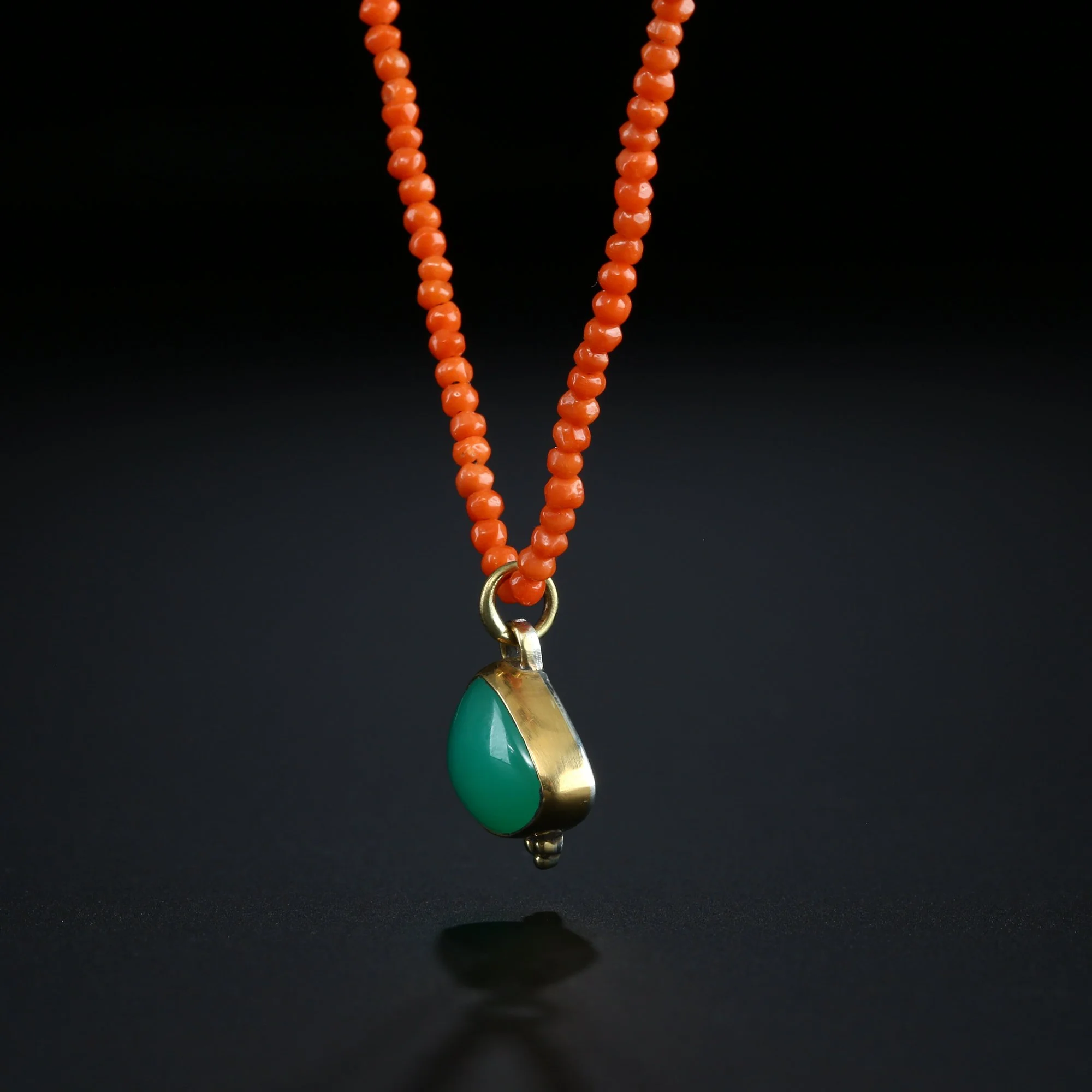 chrysoprase-coral-necklace-b.jpg
