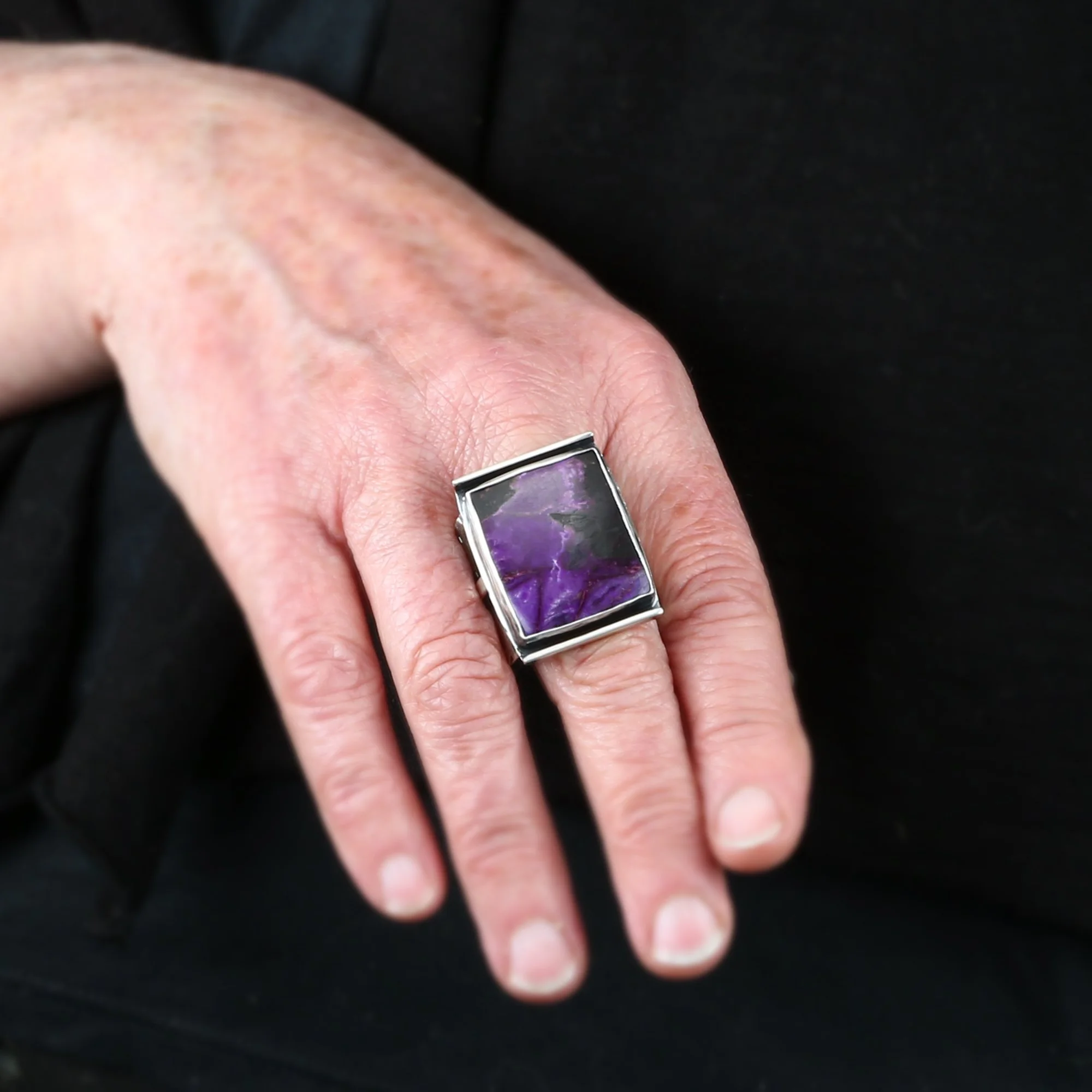 sugilite-e.jpg