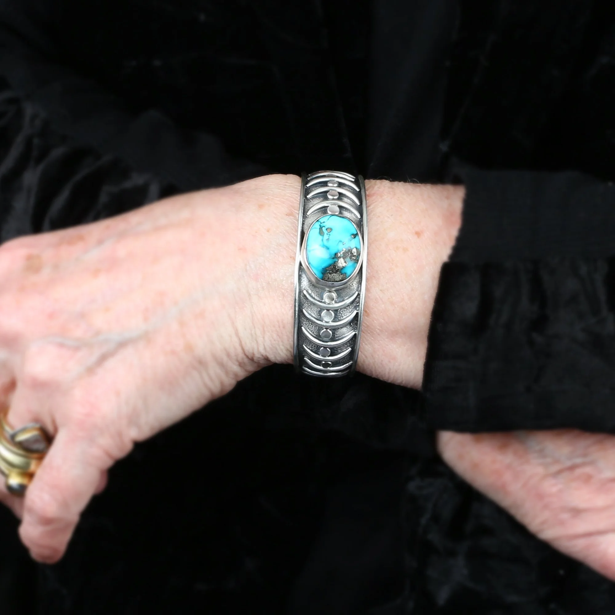 turquoise-bracelet-e.jpg