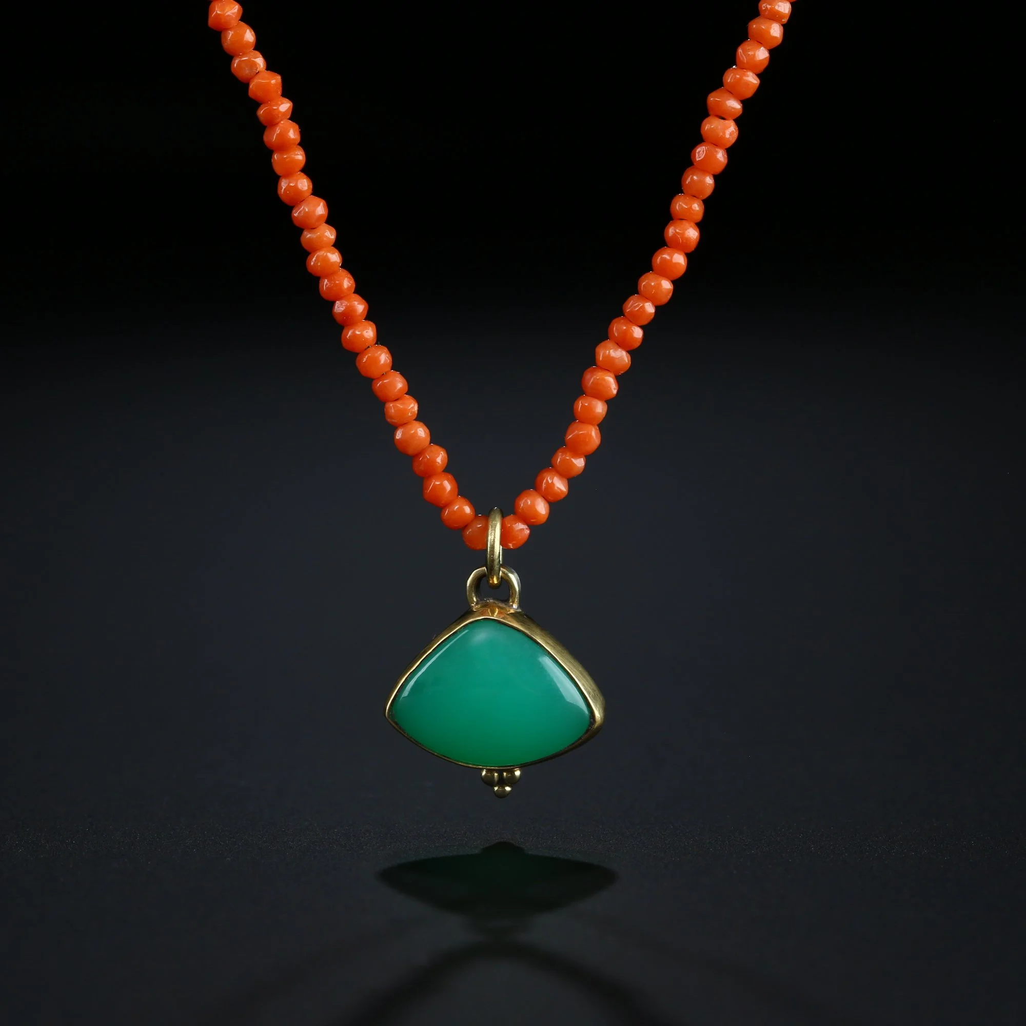 chrysoprase-coral-necklace-a.jpg