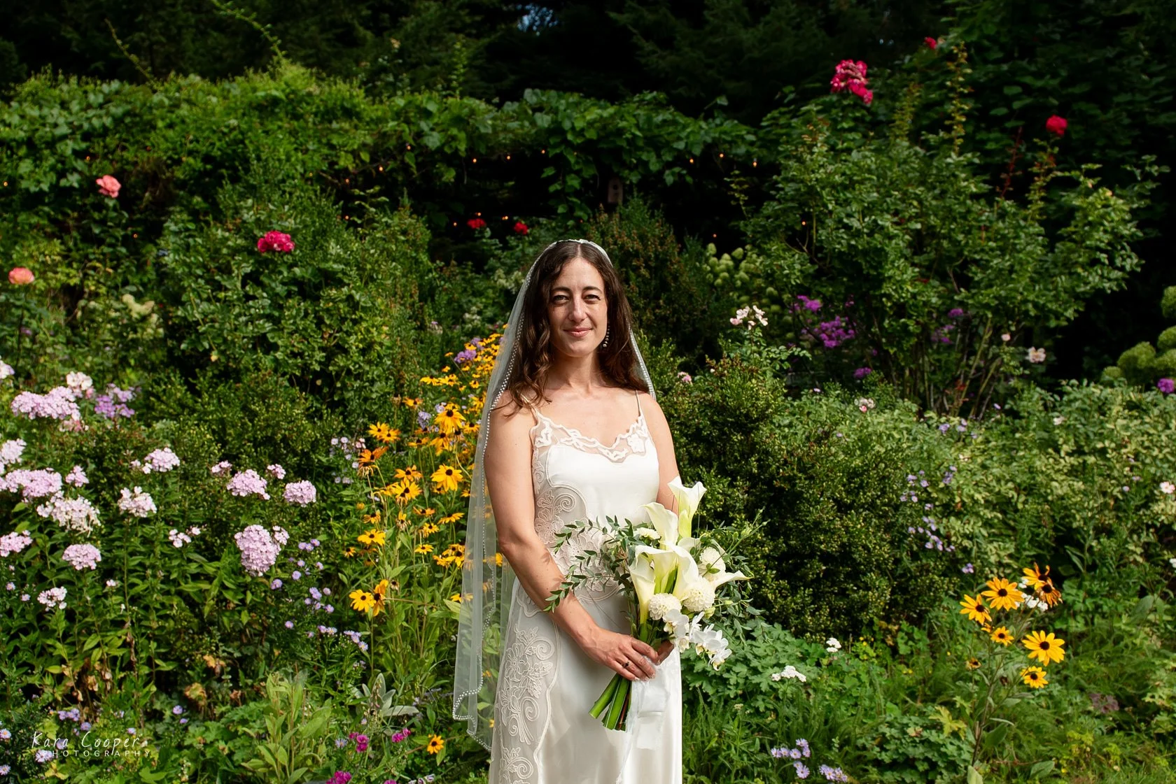 | Florals: The Petal Dispatch | Photography: Kara Cooper Photography, https://karacooperphotography.com/ | Pictured: Lush Bouquet |