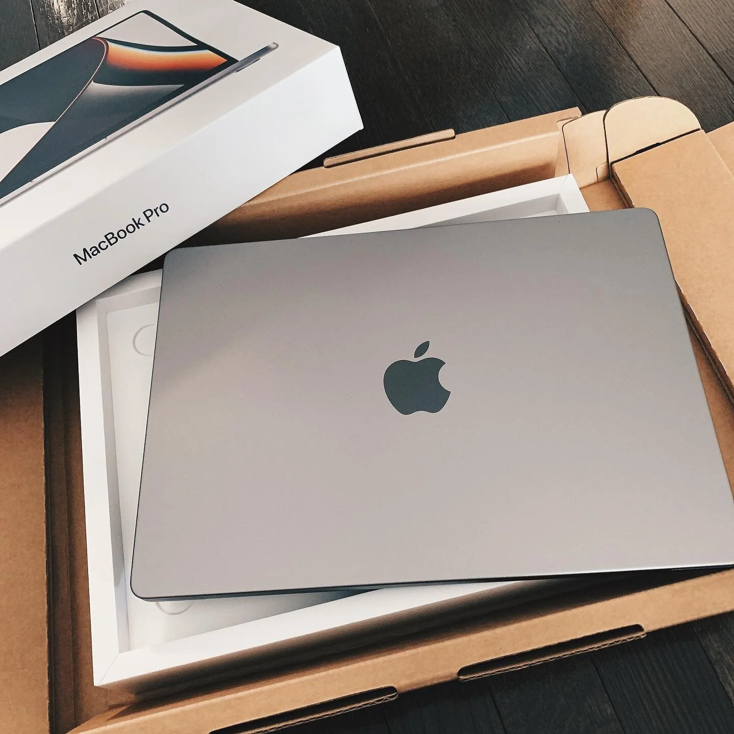 おしごとPCを新調
11月にぽちって年明け手元にきました〜
#mac #macbookpro #apple