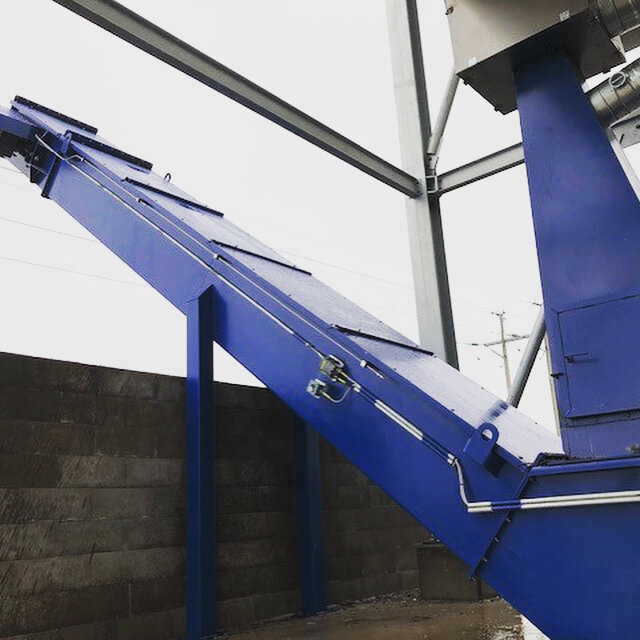 Delivery and installation of a wet ash conveyor including hoppers for a Swedish heating plant.
The conveyor is manufactured in stainless steel. #conveyor #industrial #cementask&ouml;vde #ipabswe