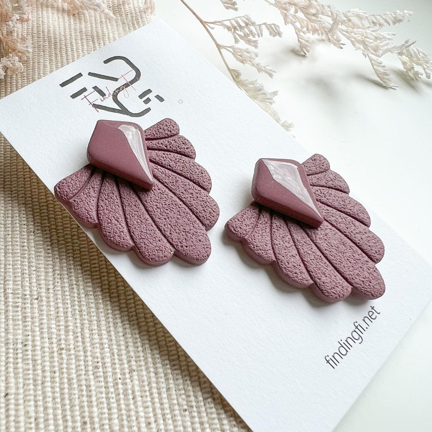 The Josephine collection
In maroon, latte, forest and slate
~available via bio link~
.
.
#polymerclayearrings #polymerclay #polymerclayjewelry #earrings #clayearrings #handmadeearrings #earringstyle #earringcollection #earringsoftheday
#artdecoearrin