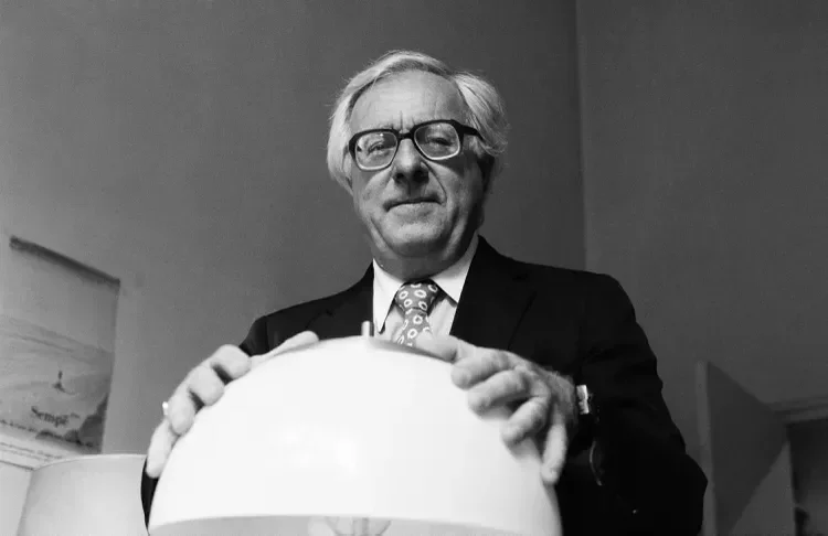 The Fool at the Beginning and the Fool at the End: Model Sentences from Ray Bradbury
