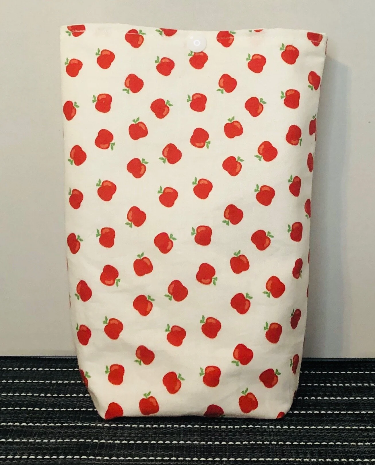 Apples Lunch Bag $12.00 