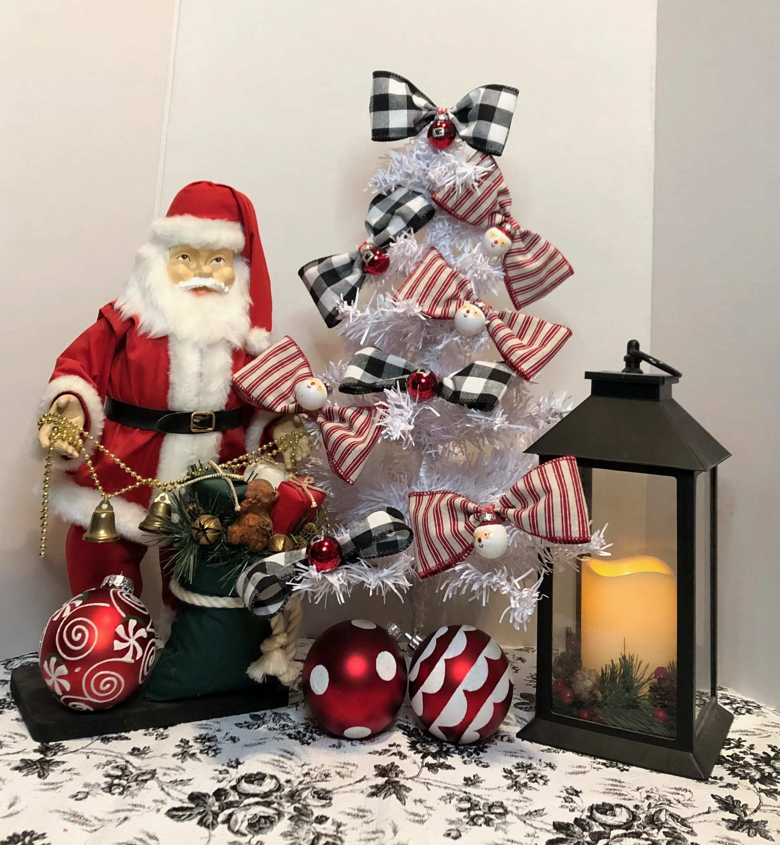  Santa Suit Buffalo Plaid Bow Ornaments $19.00 (Set of 4)