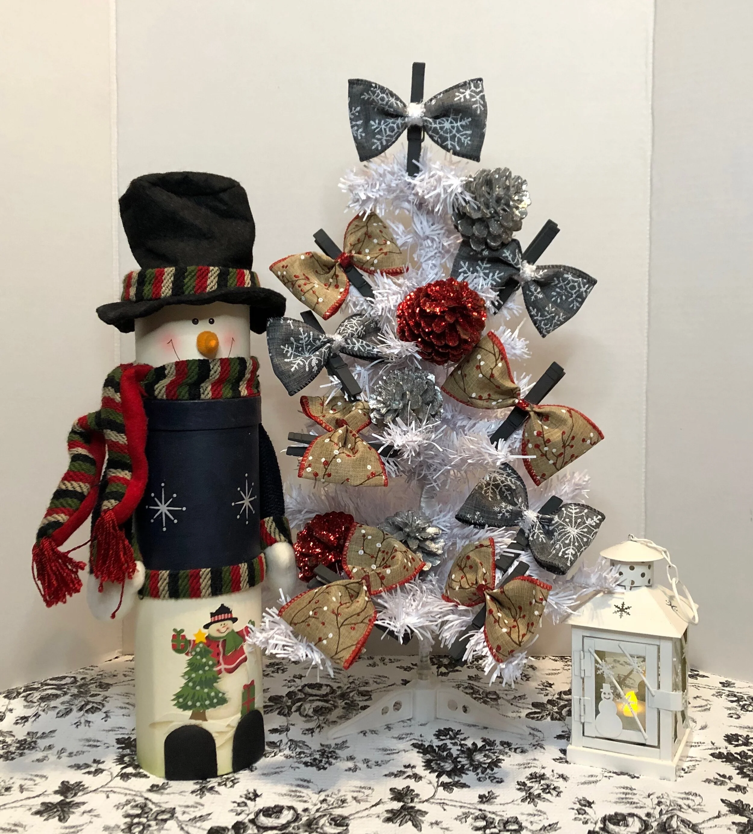 Christmas Bow Ornaments/Clothes Pin Clip Ons $3.00