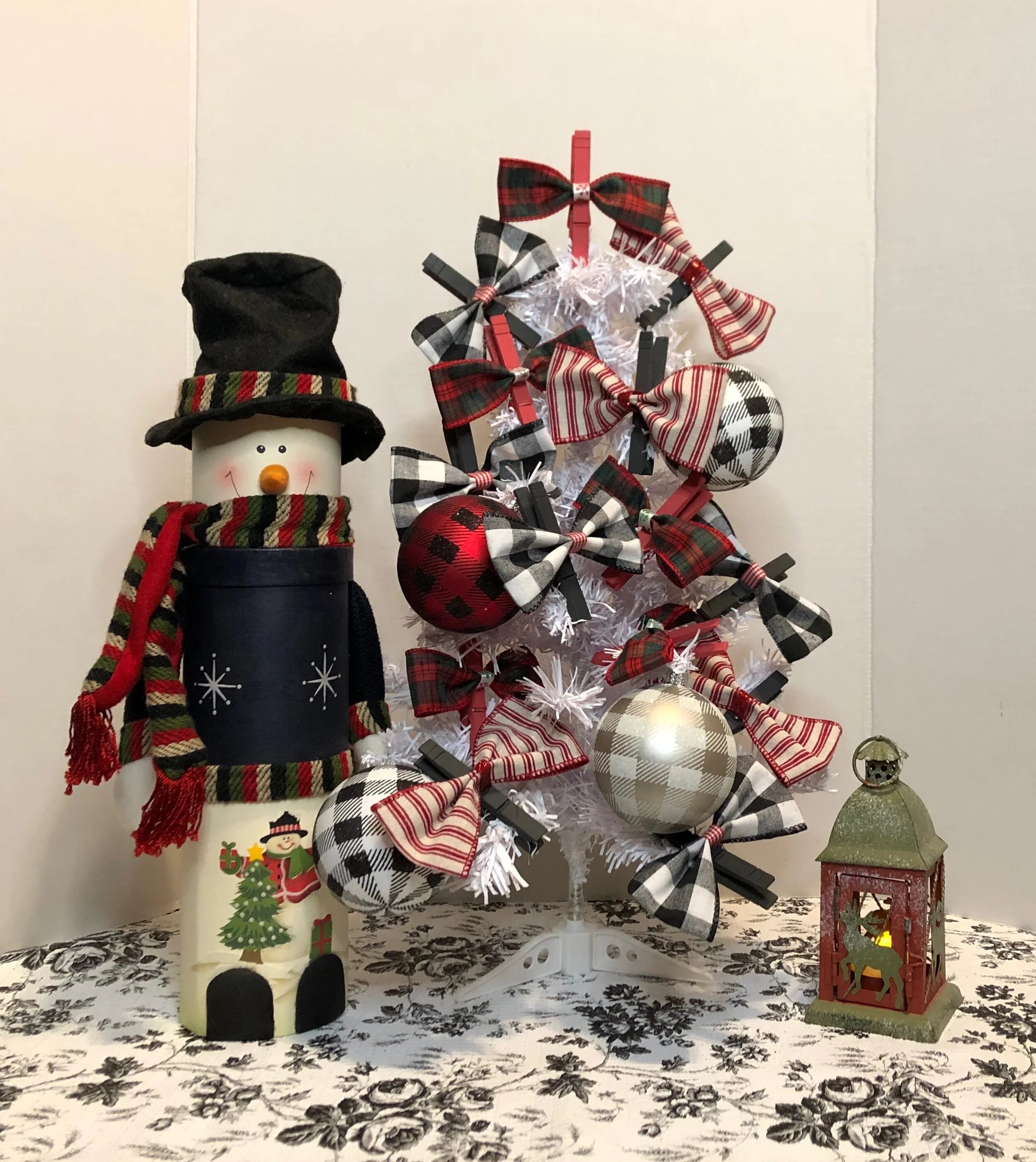 Christmas Bow Ornaments/ Clothes Pin Clip-ons $3.00 