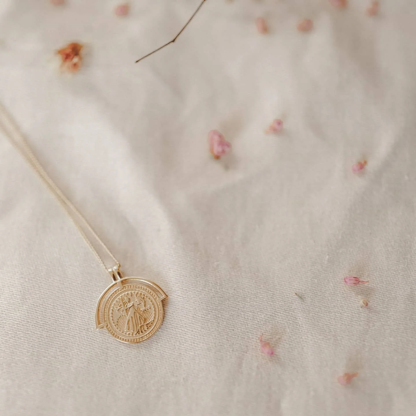 🛒 The easiest way to grow your email list when you own a product based business:⁠
⁠
💰 Offer a discount in exchange for an email address⁠
⁠
Simple as that!  Make it so that people need to sign up to receive an email with a discount code inside which they can use to shop online.⁠
⁠
Who doesn't love a discount (and an incentive to buy)?⁠
⁠
E.g. If you use Shopify and Mailchimp, create a discount code in Shopify, create your automatic email in Mailchimp and add in (literally a drag and drop) the code to your email.  Amp up your email, make sure it's all connected on your site and you're ready to go. ⁠
⁠
On your site encourage people to receive a discount code just by entering their email address in the form⁠
 - Then LET THE WORLD KNOW!  Through Instagram, Facebook, where ever you hang out!⁠
⁠
Want to change it up? ⁠
⁠
💰 Offer Buy one get one 30% off⁠
💰 Item of the month discount code⁠
💰 First dibs on sale items⁠
⁠
Build your email list so you have another channel for making sales, and you have safety knowing that you're not relying on a social platform for all future connection with customers. ⁠
⁠
❤️ Drop what your offer is below if you have one.  You might get a few people come over to take a look and make the most of a discount!⁠
⁠
⁠
⁠
⁠
⁠
⁠
#nzbusiness #businessnz #shopnz #nzshop #networknz #hawkesbay #napier #webfox #nzsmallbusiness #smallbusinessnz #mumsnz #womeninbusiness #Squarespace #designnz #beautynz #websitenz #websitetips #nzgirl #mumsnz #onlinebusiness #snallbusiness #startup #startupnz #nzstartup #businessstrategy #marketingstrategy #socailmediastrategy #businesstips #websitetips