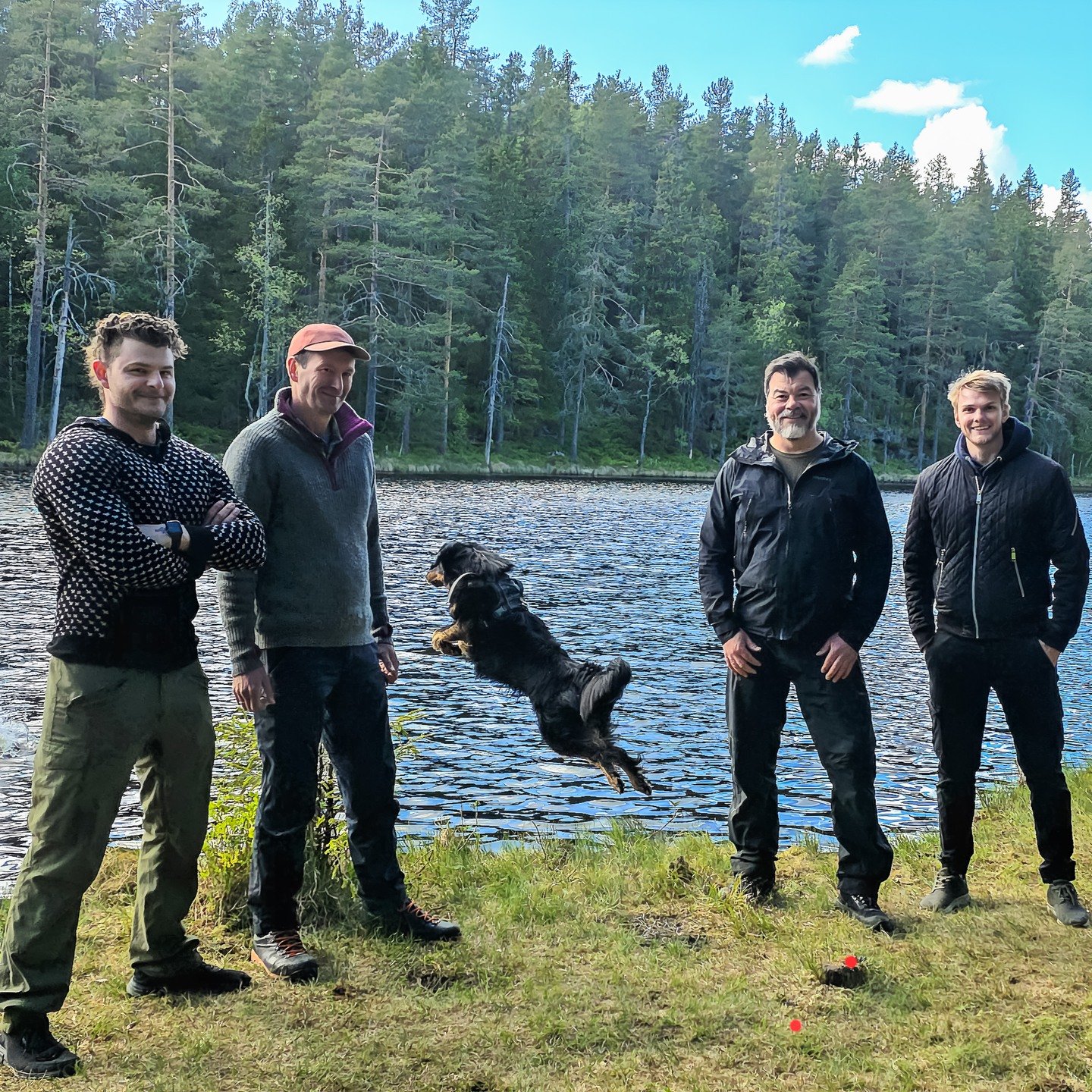 Bak kulissene med @villegleder 🎥🌲

Villmarksmenn, natur og &eacute;n veldig entusiastisk hund som stjal showet🐶
#BTS #VilleGleder #filmcrew #norskproduksjon #promofilm #hund