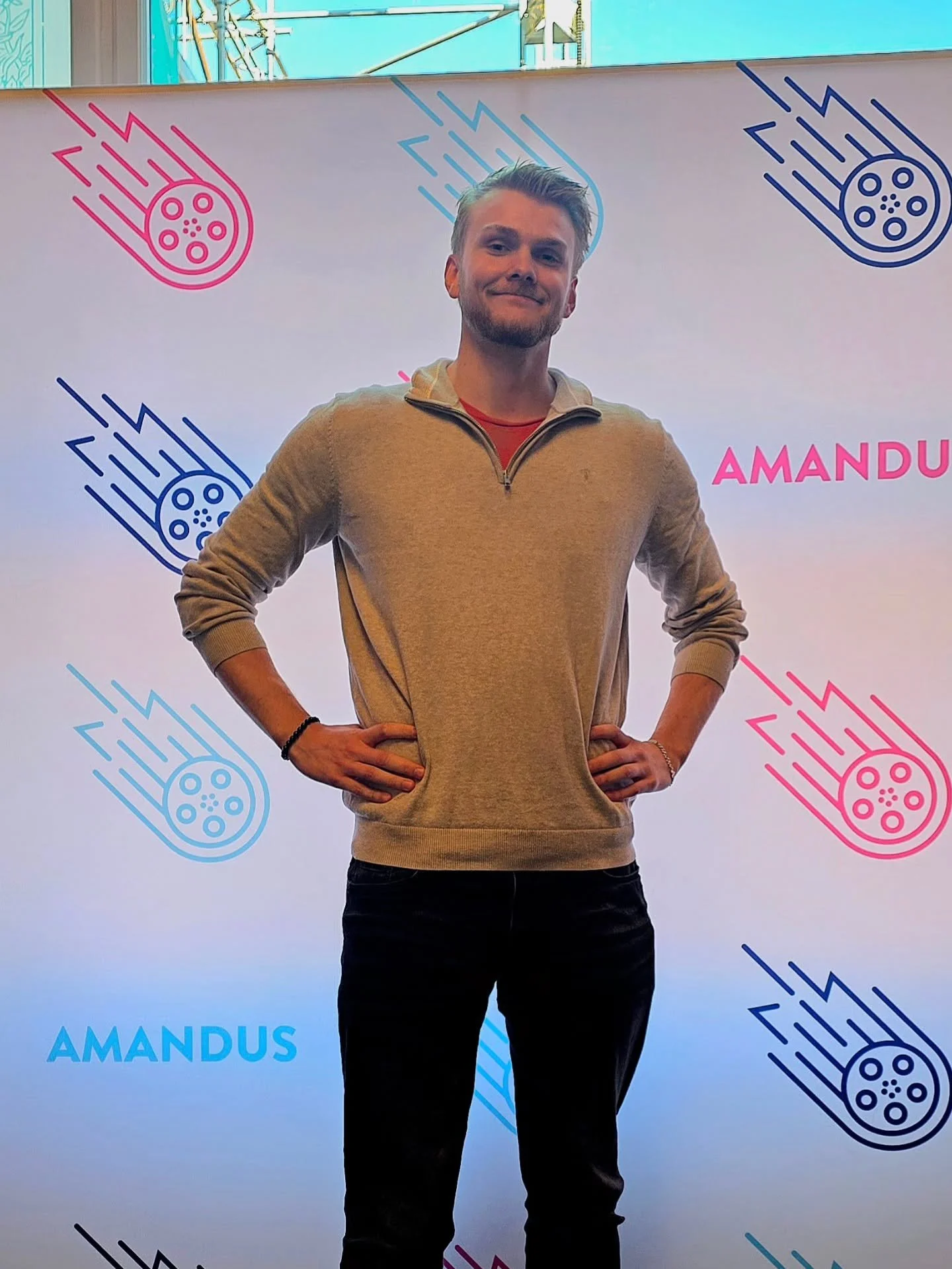 En liten oppsumering fra @amandusblikkfang - Amandus Blikkfang 2025.

@gard.film var med og pitchet et spennende nytt kortfilm-prosjekt ✨️

@elia_fra viste frem filmen sin &quot;En hilsen fra Martha&quot;, som ble vel tatt imot! 🎬

🎞 Vi ser frem ti