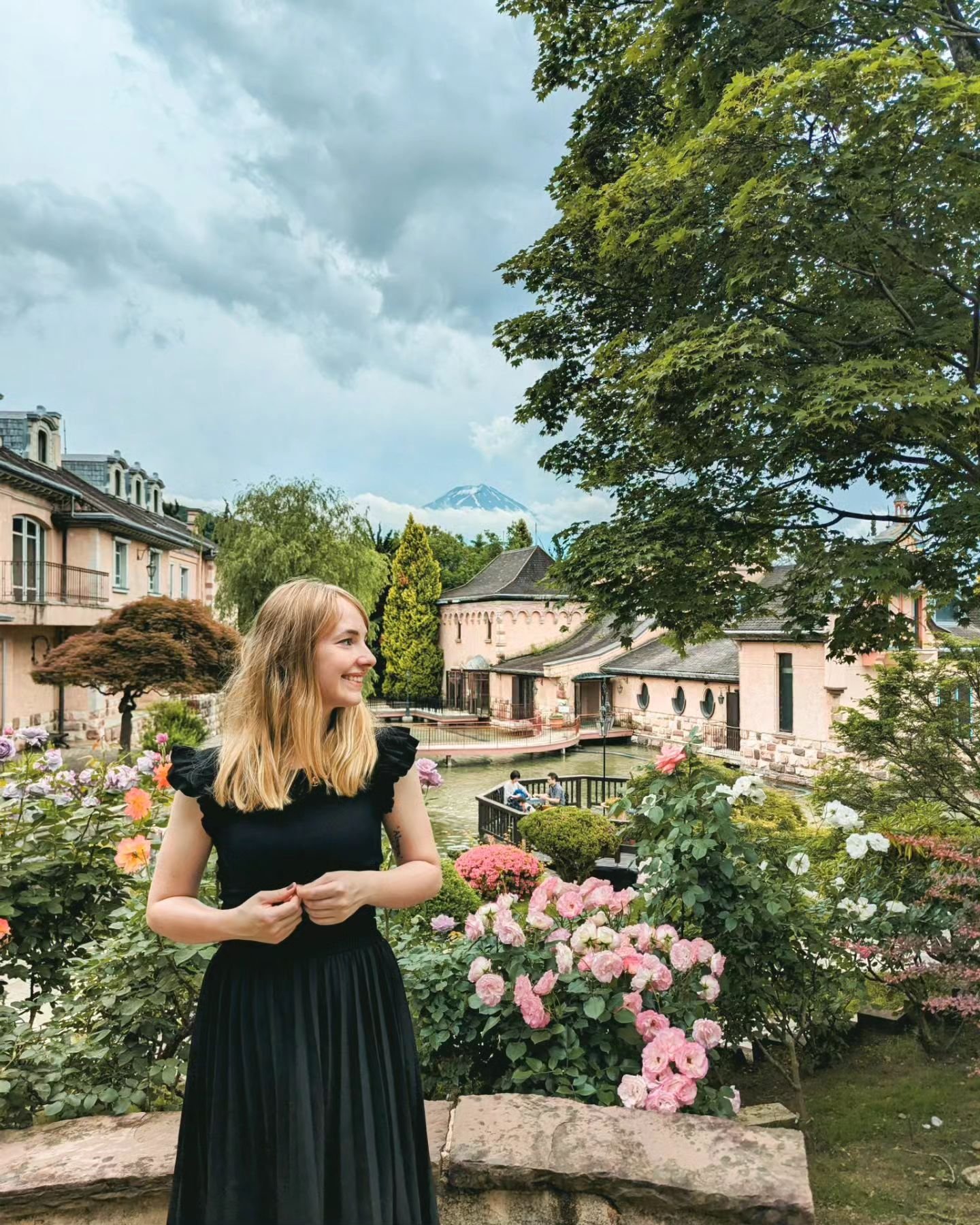 Hands down one of the most magical places I've ever been in my life 🏔🌹

I can't believe I forgot to post about this back in June! This is a music museum right near Kawaguchiko, which focuses on automated and antique instruments.

I've always been o