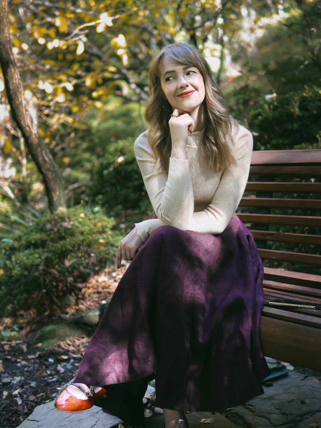 Debut author photo just dropped ✨️🫖🍁

Honestly, I've been so blown away by all of your beautiful comments and messages about Theodora's Tea Shop. It is surreal to even get to use the real title after using 'Project Tea Cup' for so long. I can't wai