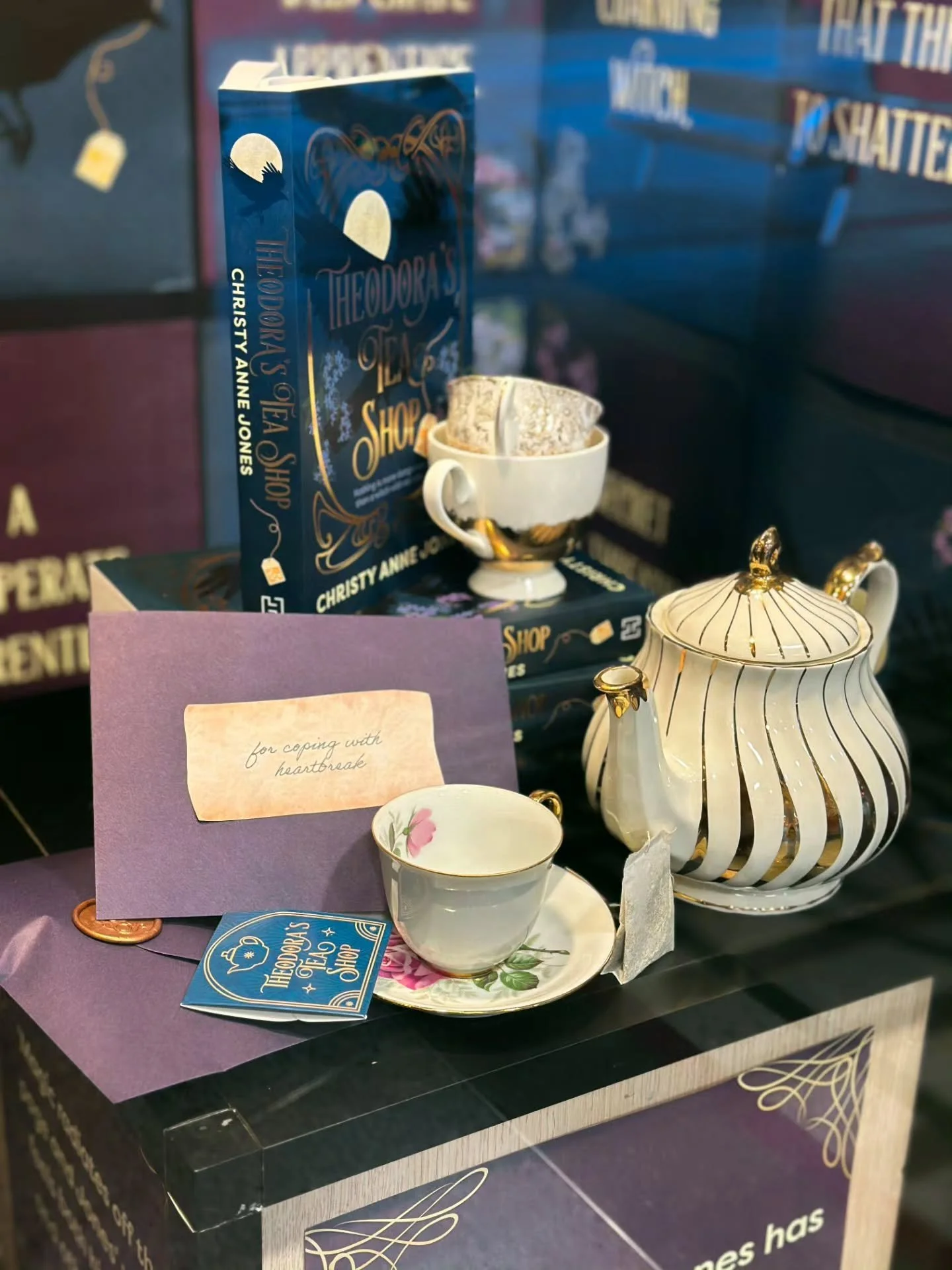 Theodora's Tea Shop display at @dymockssydney ✨🐦&zwj;⬛🫖

STOP. THIS IS THE COOLEST THING IVE EVER SEEN 😭😭😭😭😭😭😭 The scream I just let out when I opened my emails and saw this.

You've utterly outdone yourself, @hachetteaus @followtherealm

Ho