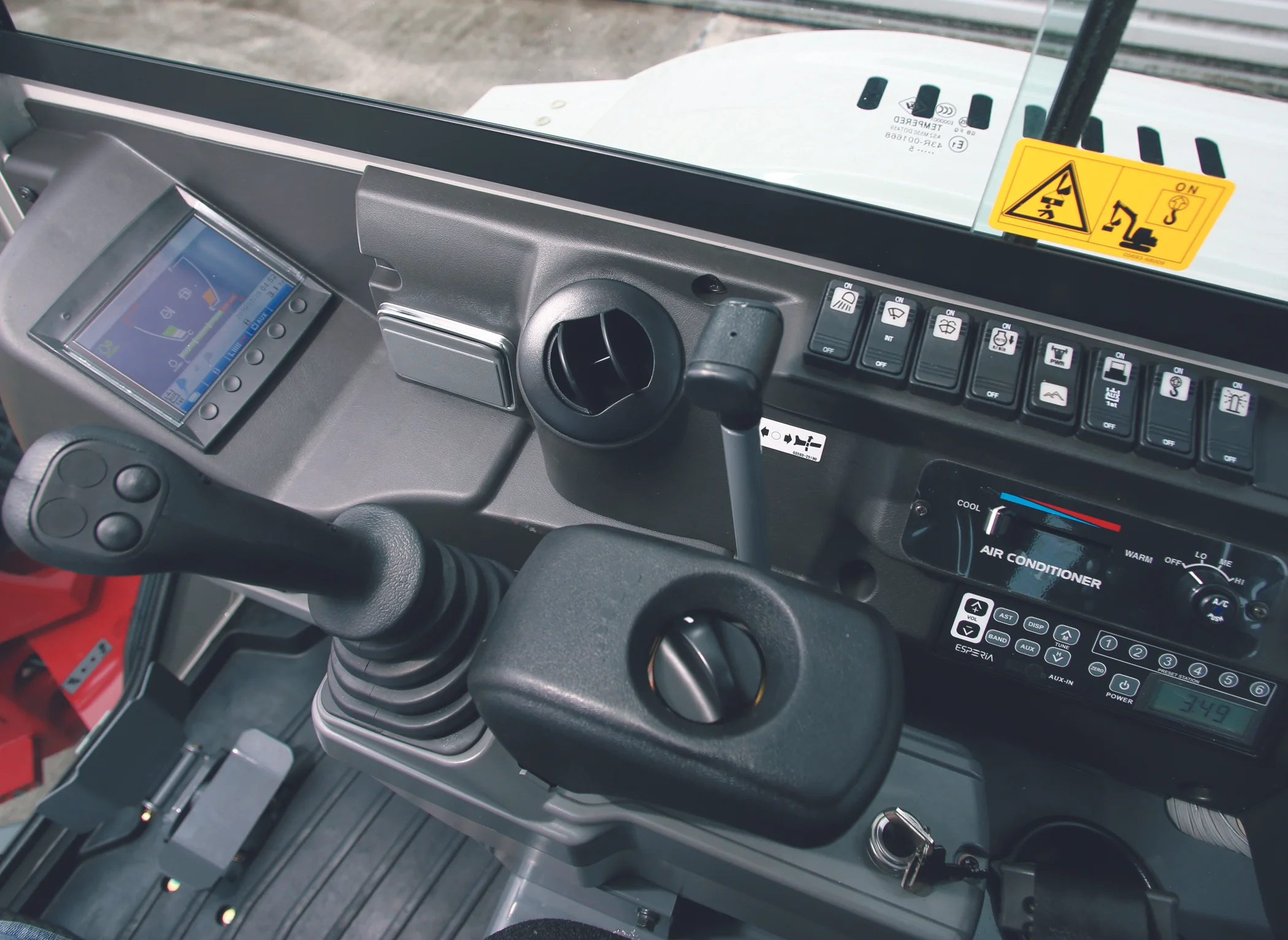 TB240_Cab_4[1].jpg