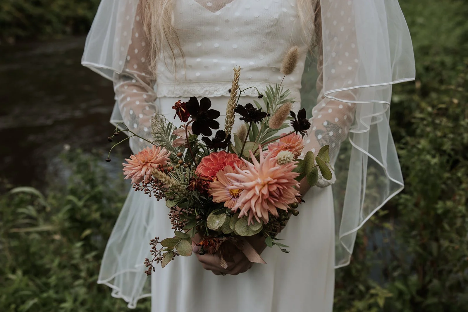 Wilderness Bride in Edinburgh: A Romantic City Photoshoot
