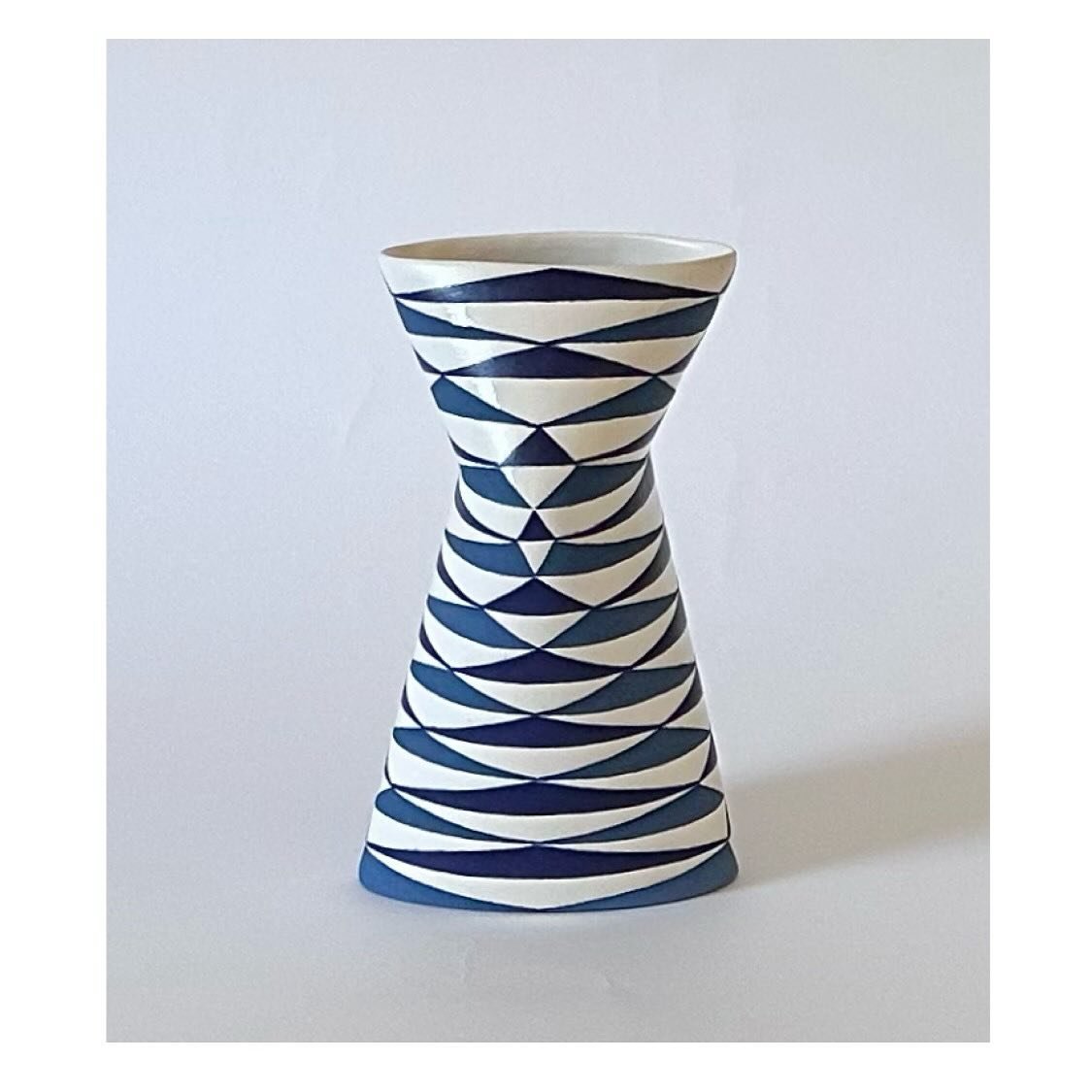 A new vase. Made over the winter months and reflecting the mood- crisp and blue! 

 #pottery #ceramics #ceramica #keramic #keramica #ceramicart #art #womeninceramics #collectingceramics #londonceramics #geometricart #carolinecoleceramics #ccceramics 