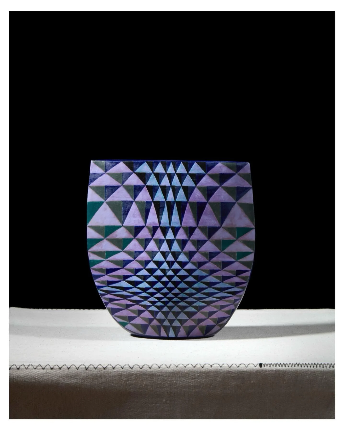 3/3 A Scarab with the Trompe L&rsquo;oeil pattern,  beautifully photographed by Alex Braun
#ccceramics #luxurylifestyle #trompel&oelig;il