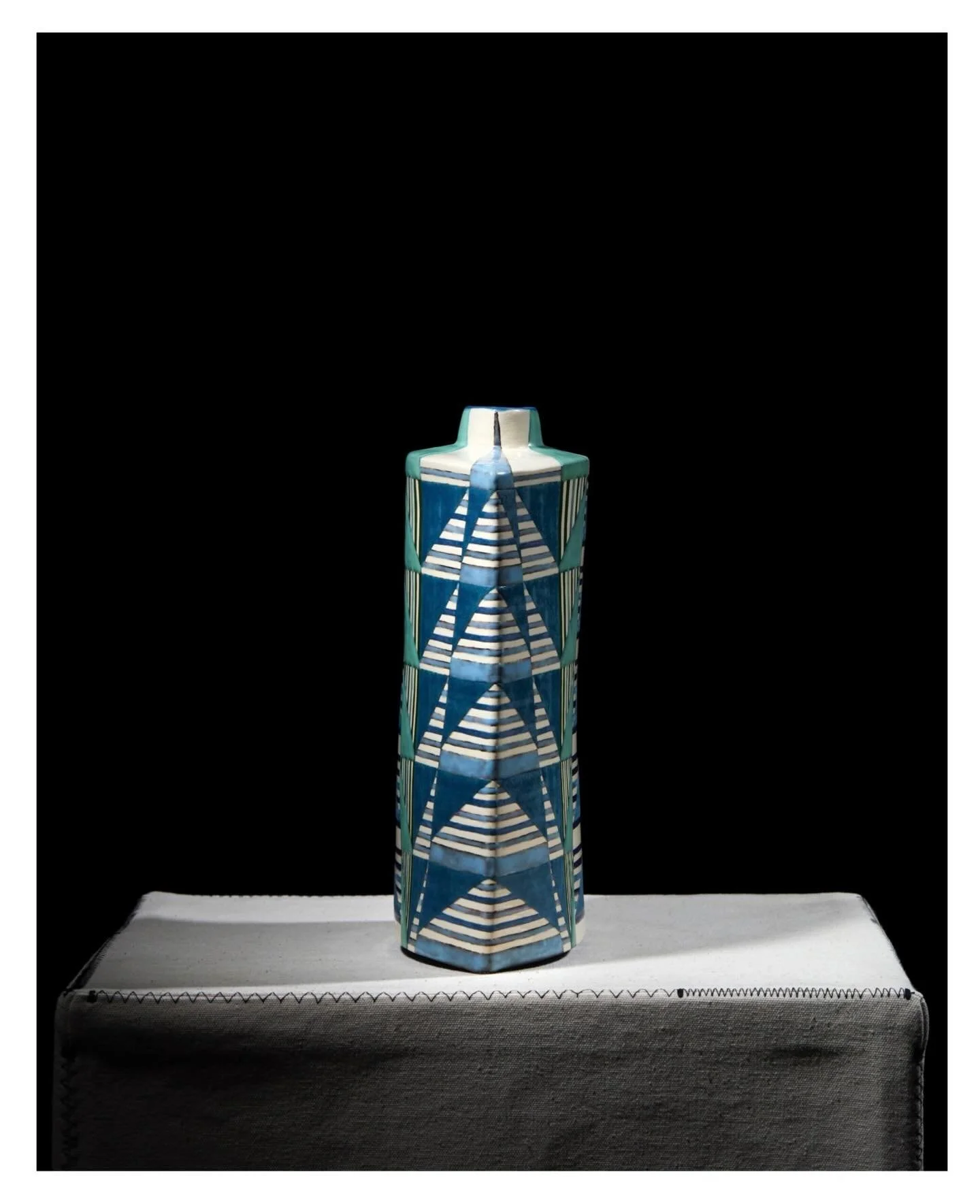 2/3 A coil pot, standing about 360mm tall.
Photo by Alex Braun
https://www.ccceramics.co

#luxurydecor #handbuiltceramics #ccceramics

#luxurydecor #handbuiltceramics ccceramics